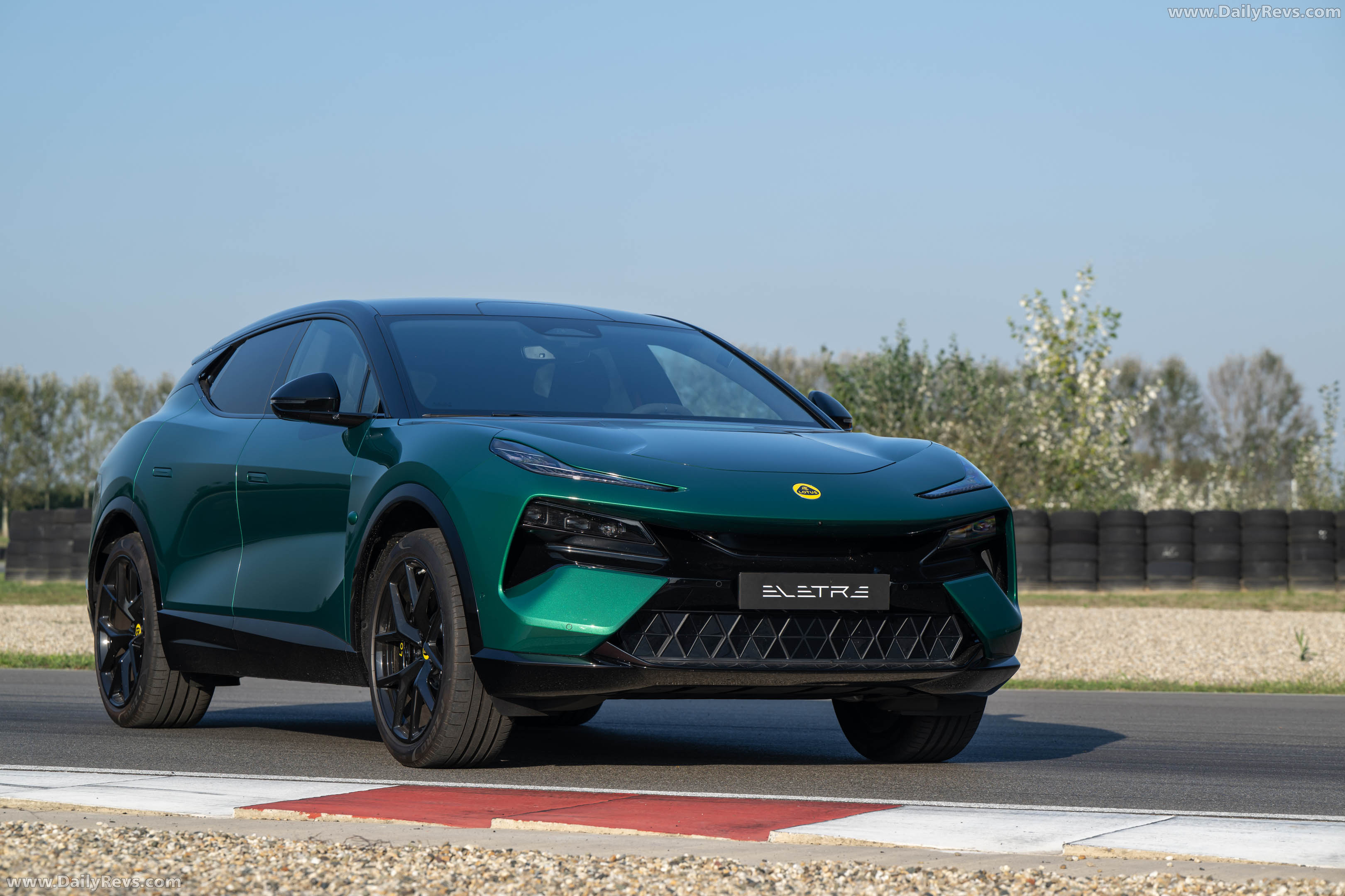 2026 Lotus Eletre 600 Sport SE Front View