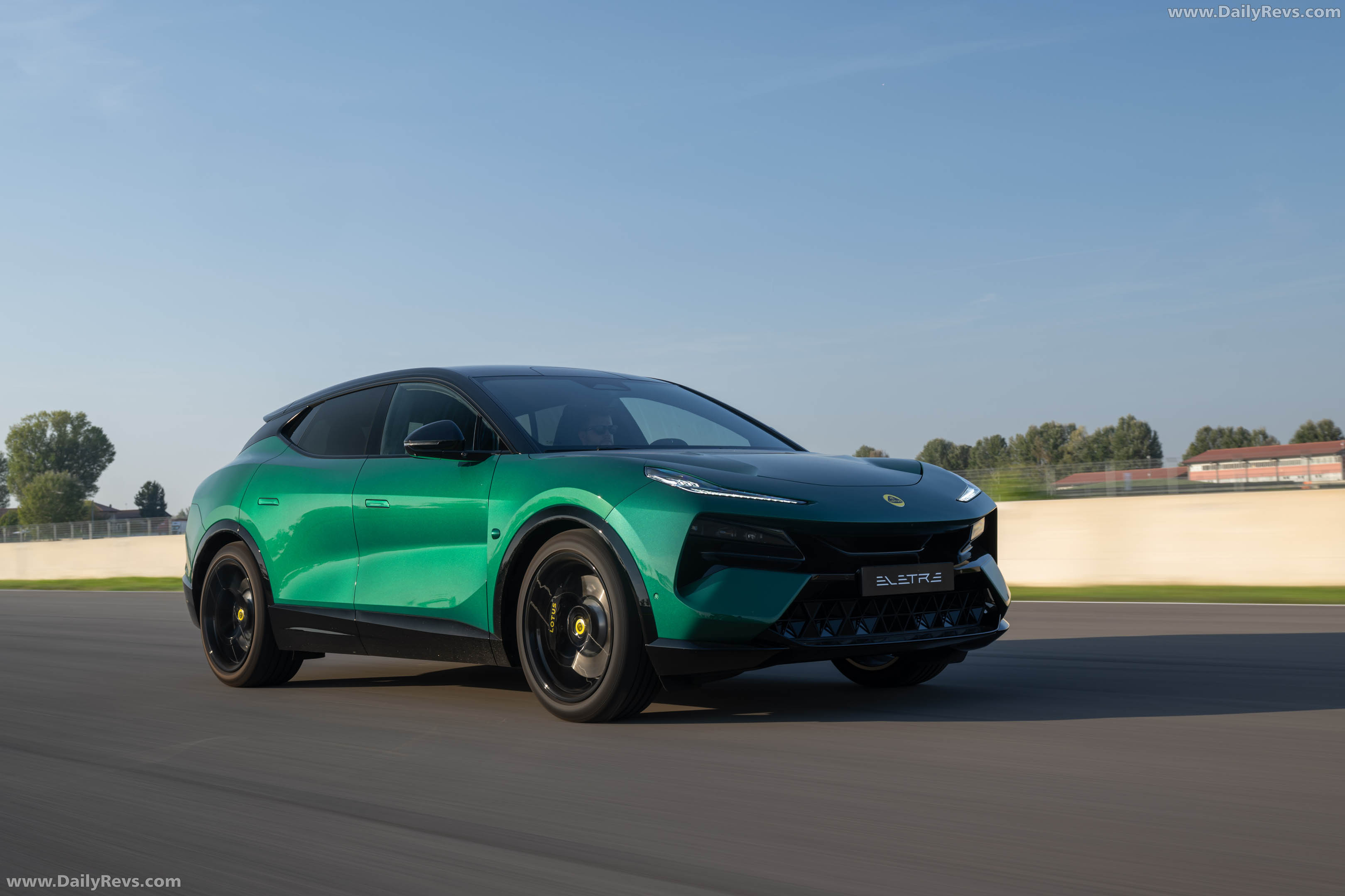 2026 Lotus Eletre 600 Sport SE Front View