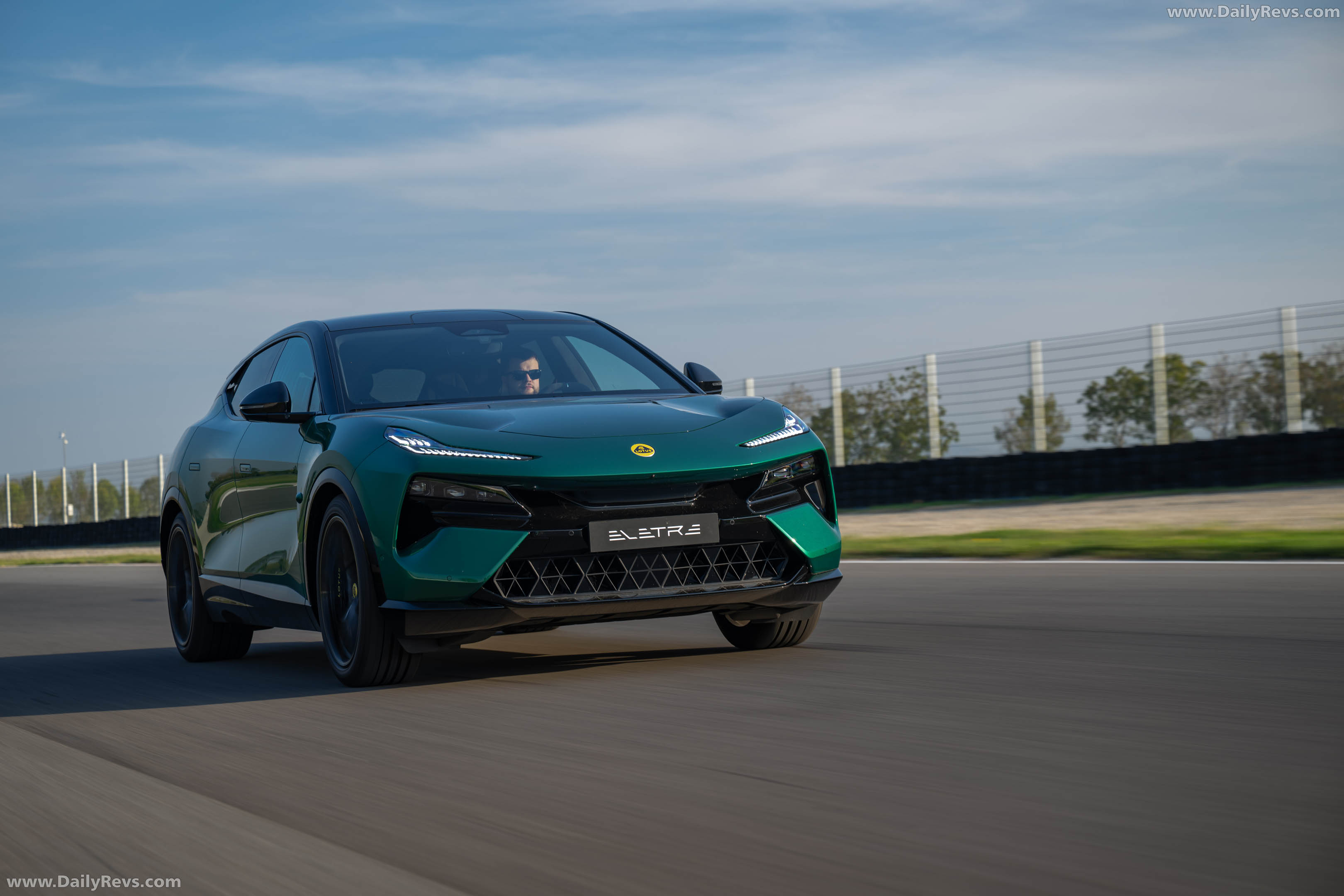 2026 Lotus Eletre 600 Sport SE Front View