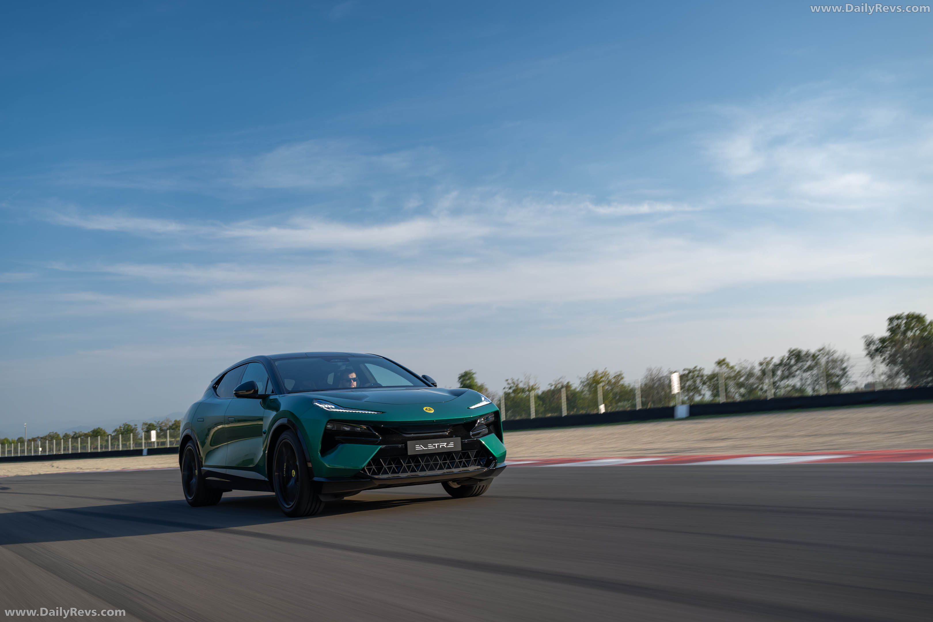 2026 Lotus Eletre 600 Sport SE Front View