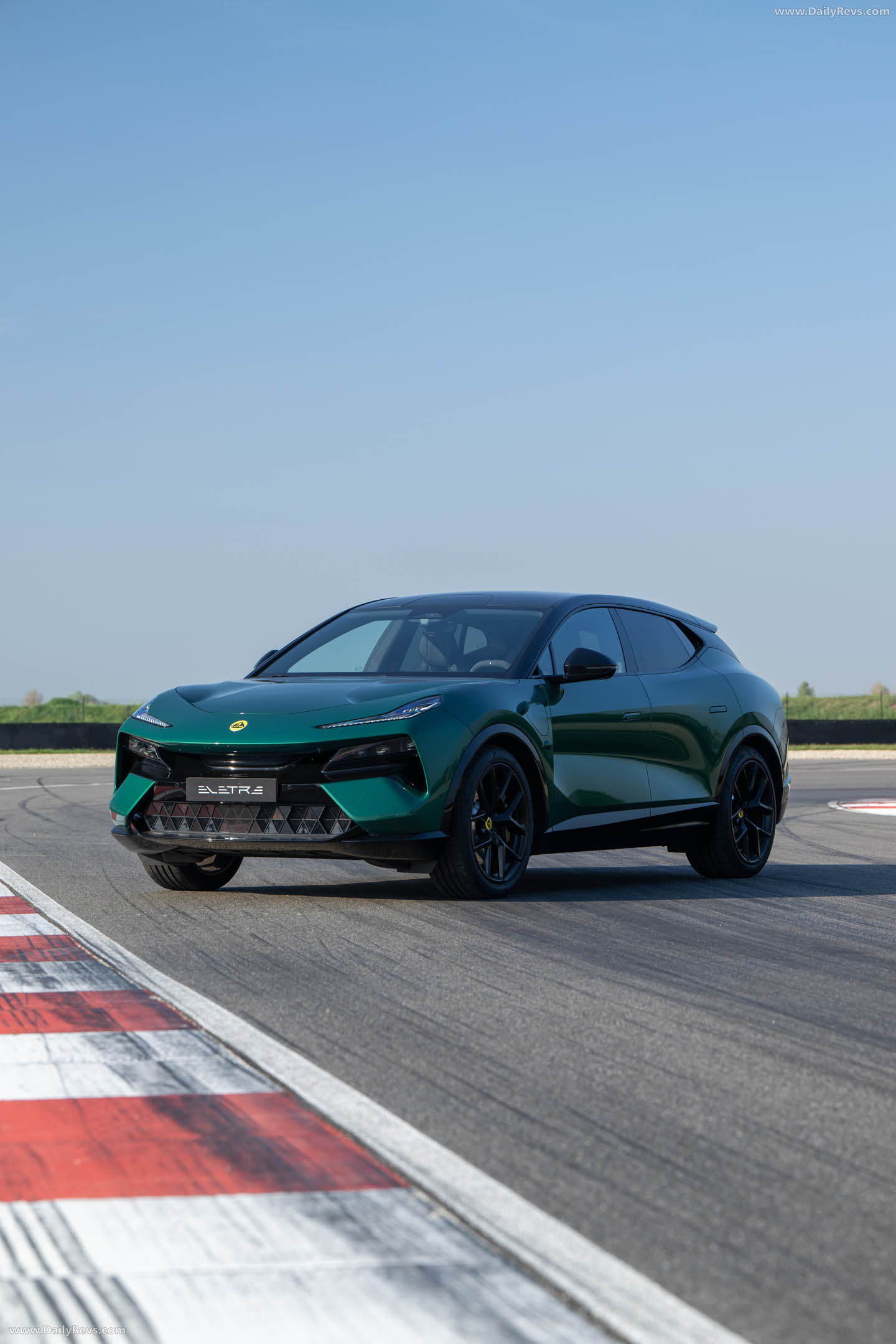 2026 Lotus Eletre 600 Sport SE Front View