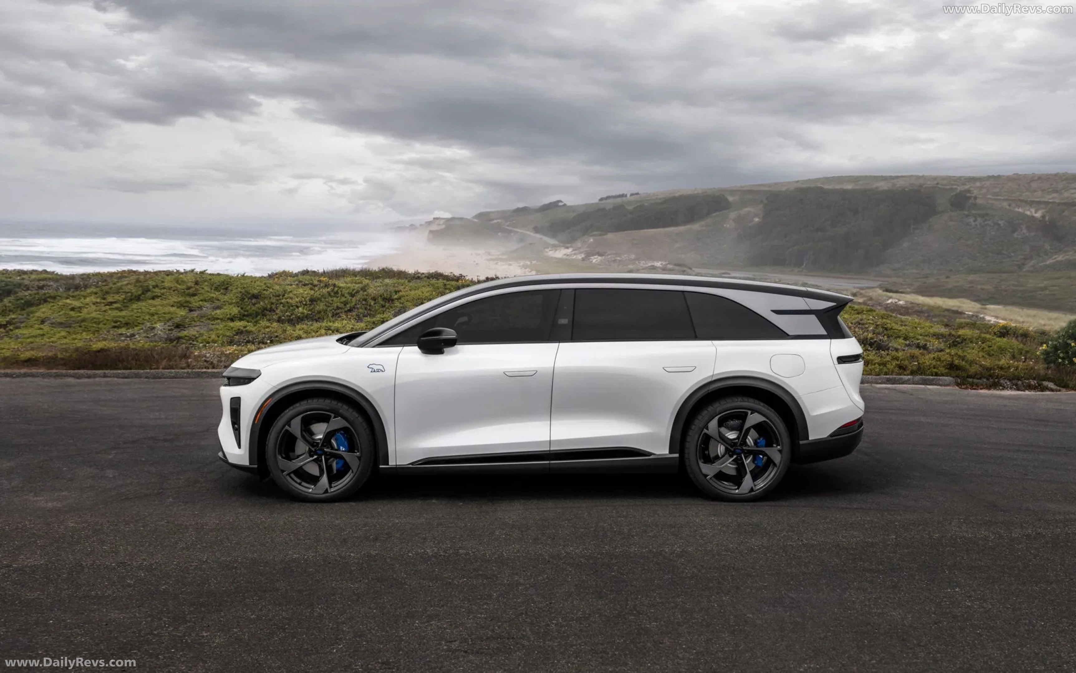 2027 Lucid Gravity GT-S Side View