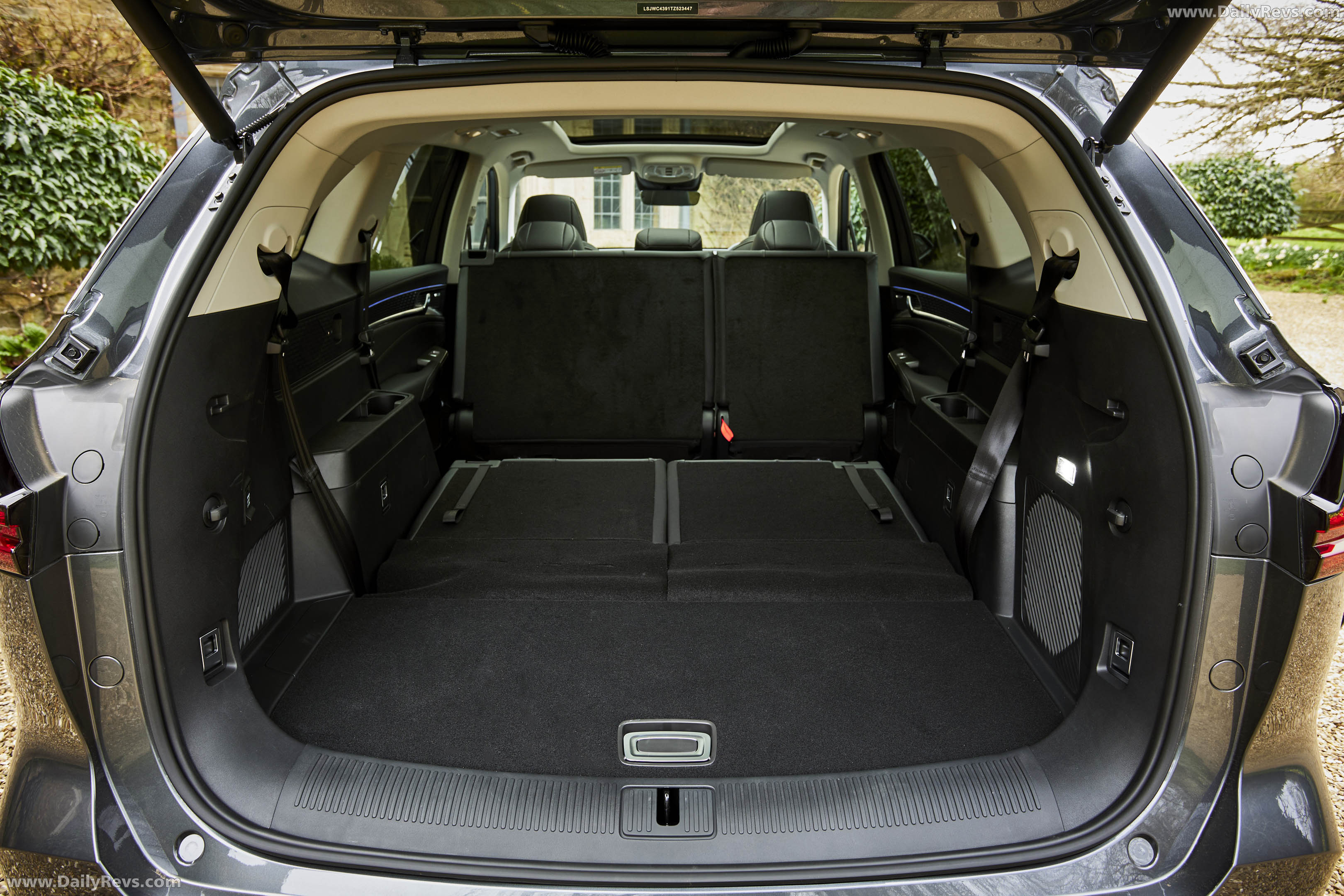 2026 S9 PHEV Camden Grey Interior