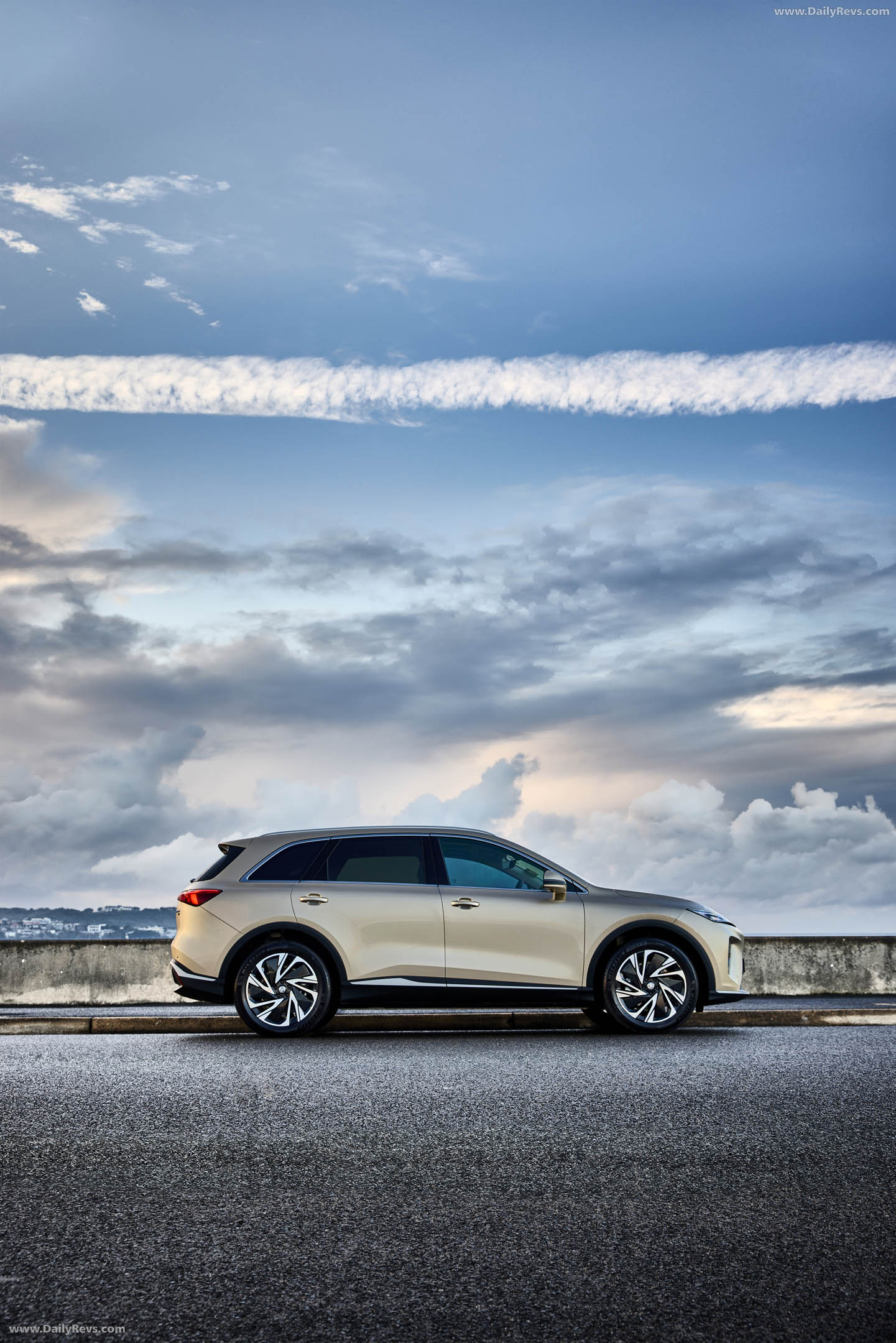 2027 MG S6 EV Side View
