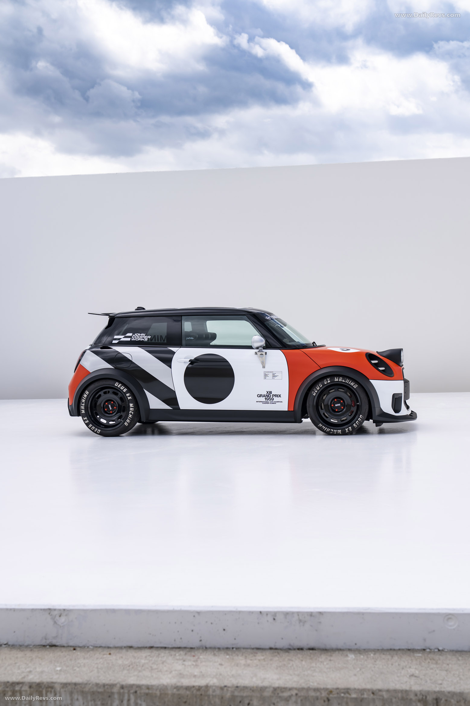 2025 MINI JCW The Machina Concept Side View