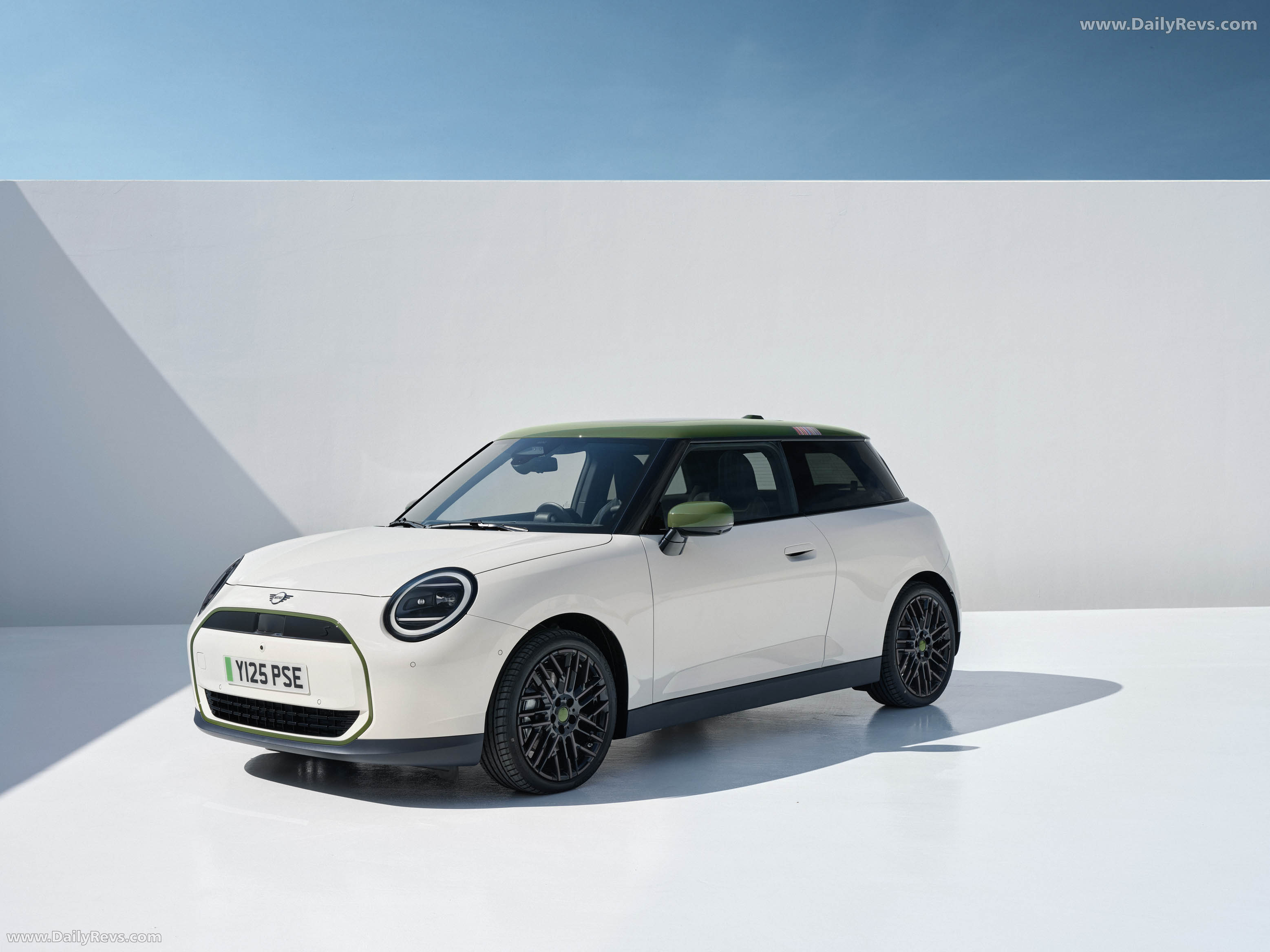 2026 MINI Paul Smith Edition Front View