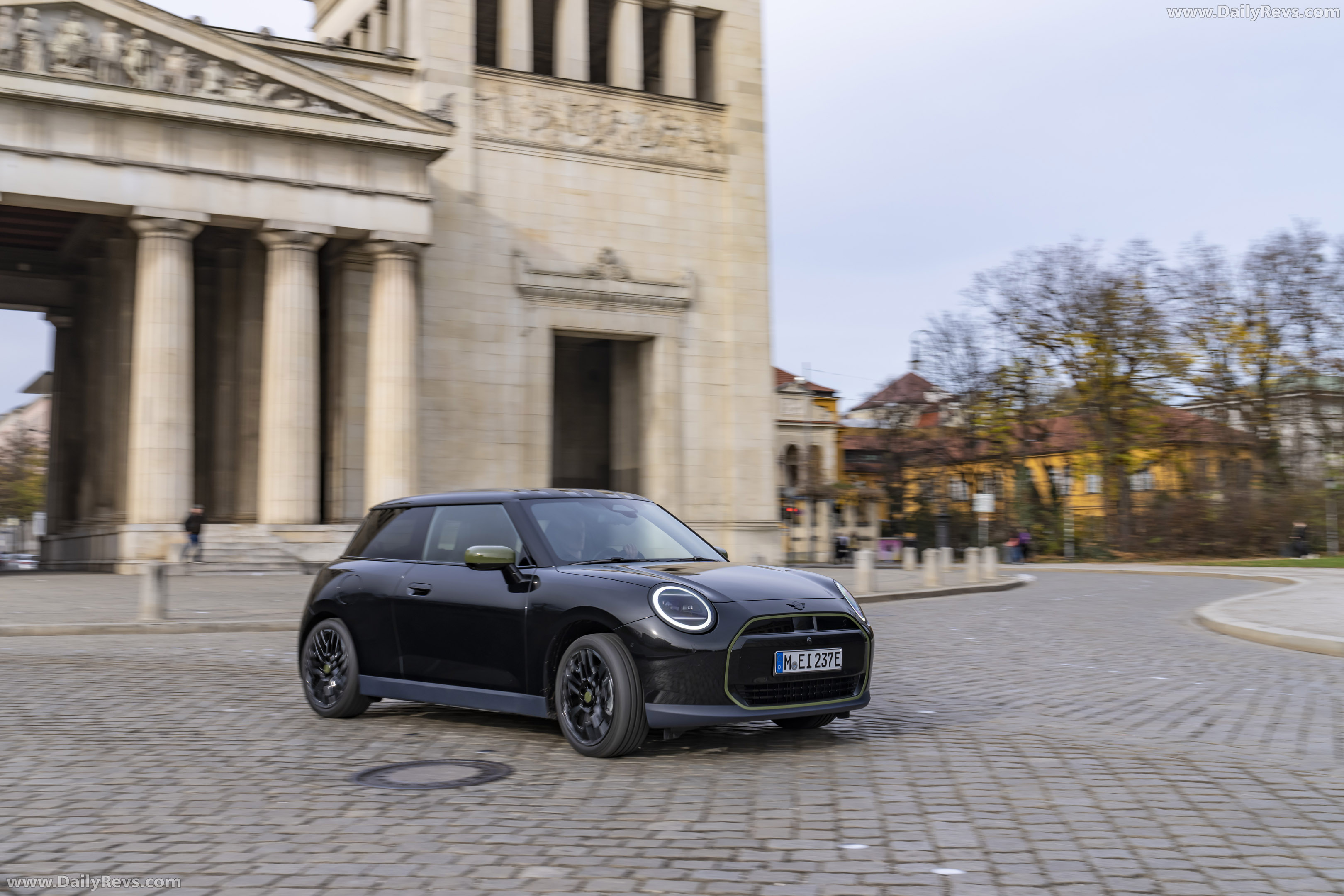 2026 MINI Cooper SE Paul Smith Edition Front View