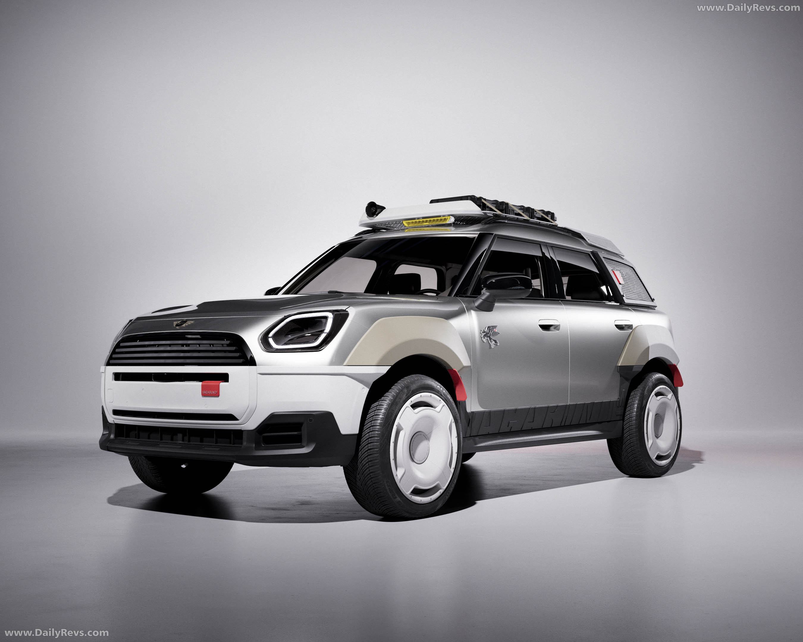 2026 MINI Countryman Vagabund Melting Silver Front View