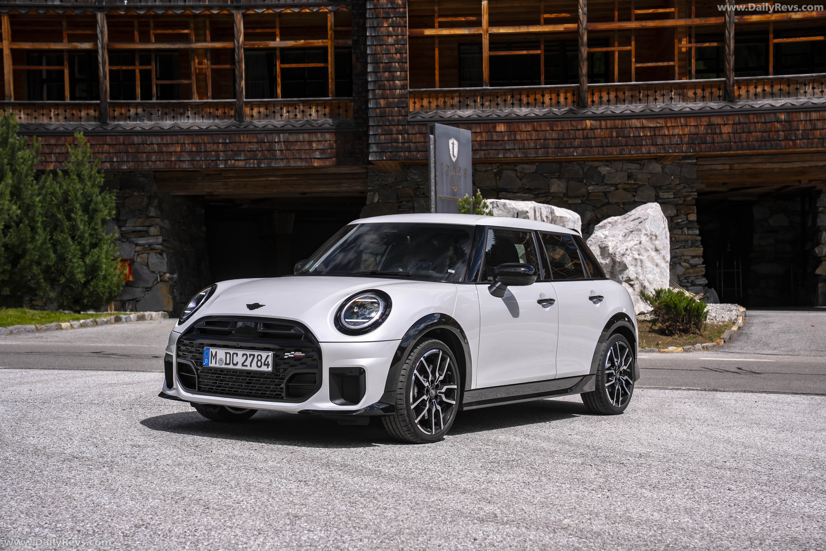 2026 MINI Cooper S 5-door Nanuq White Front View