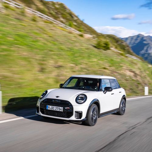 2026 MINI Cooper S 5-door Nanuq White Front View