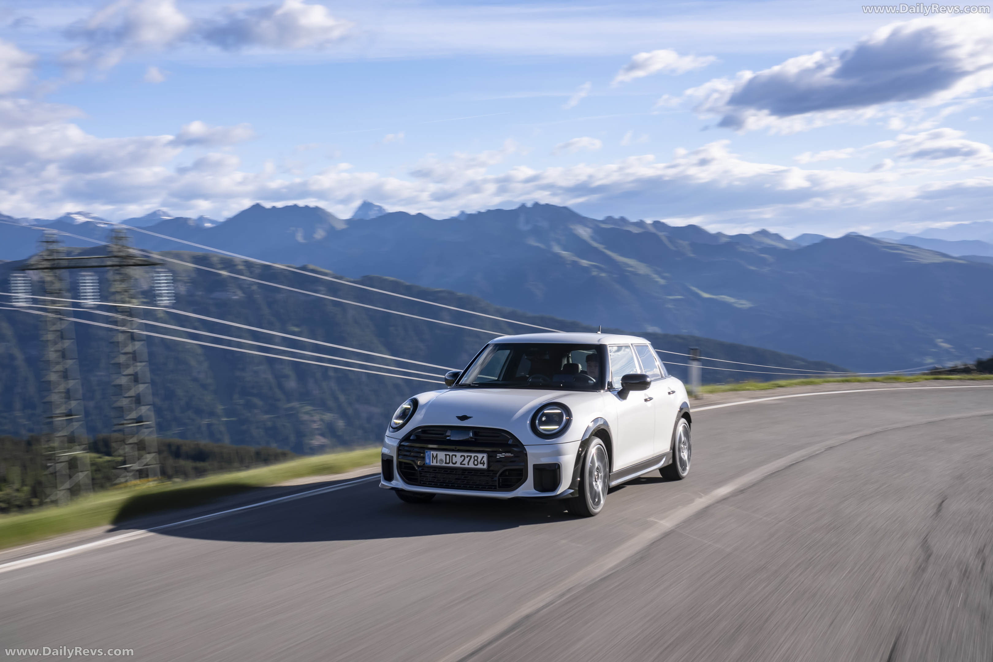 2026 MINI Cooper S 5-door Nanuq White Front View