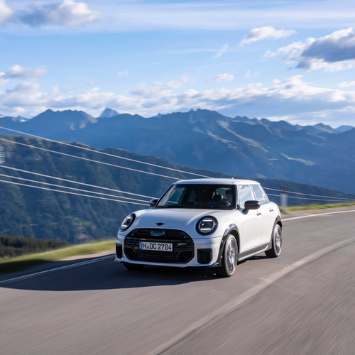 2026 MINI Cooper S 5-door Nanuq White Front View