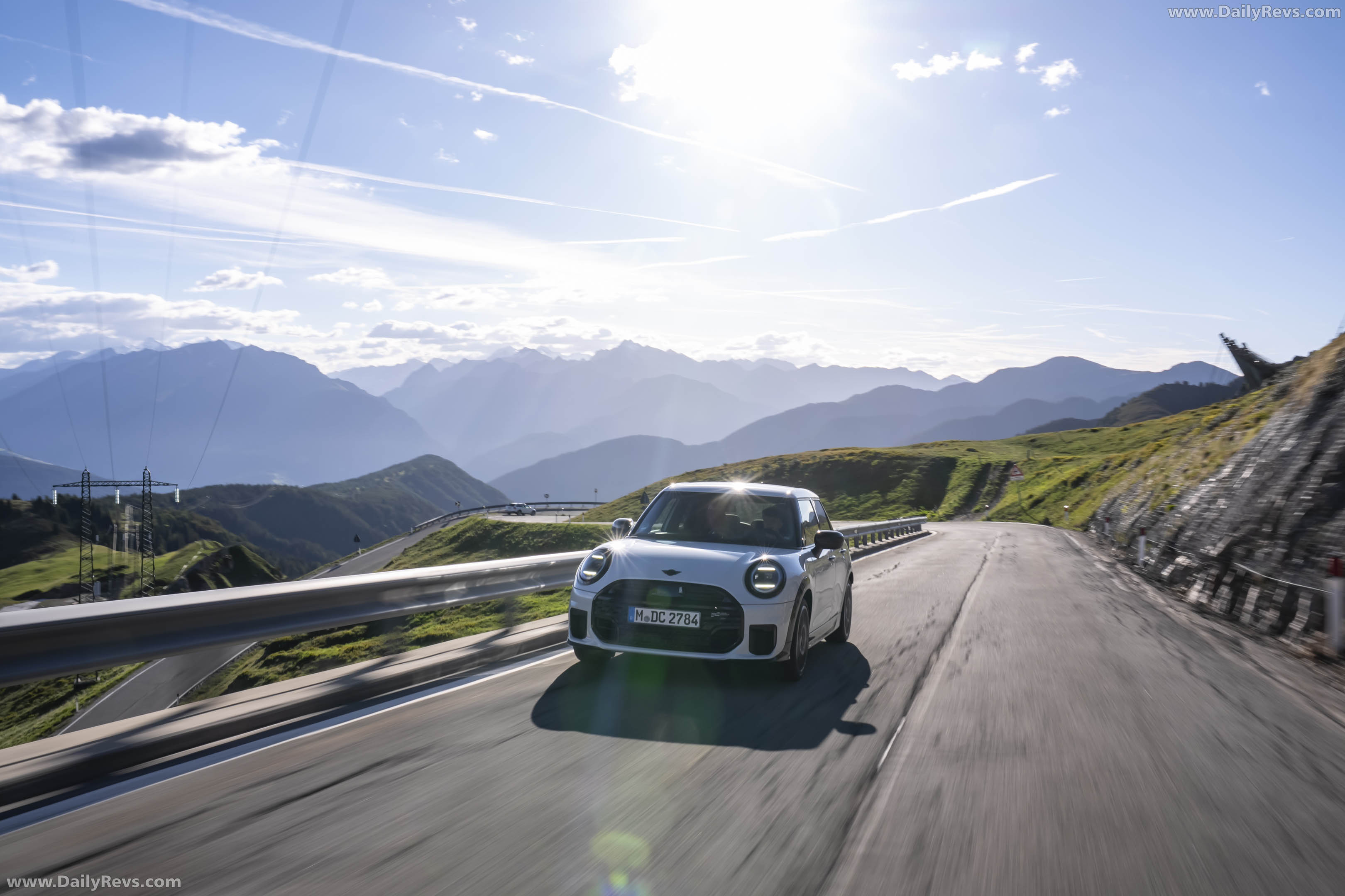 2026 MINI Cooper S 5-door Nanuq White Front View