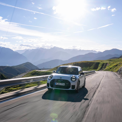 2026 MINI Cooper S 5-door Nanuq White Front View