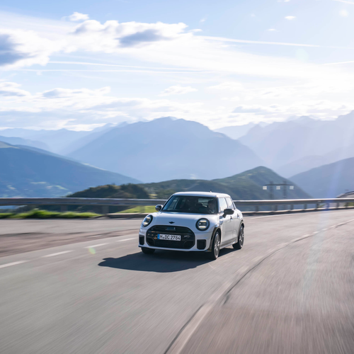 2026 MINI Cooper S 5-door Nanuq White Front View