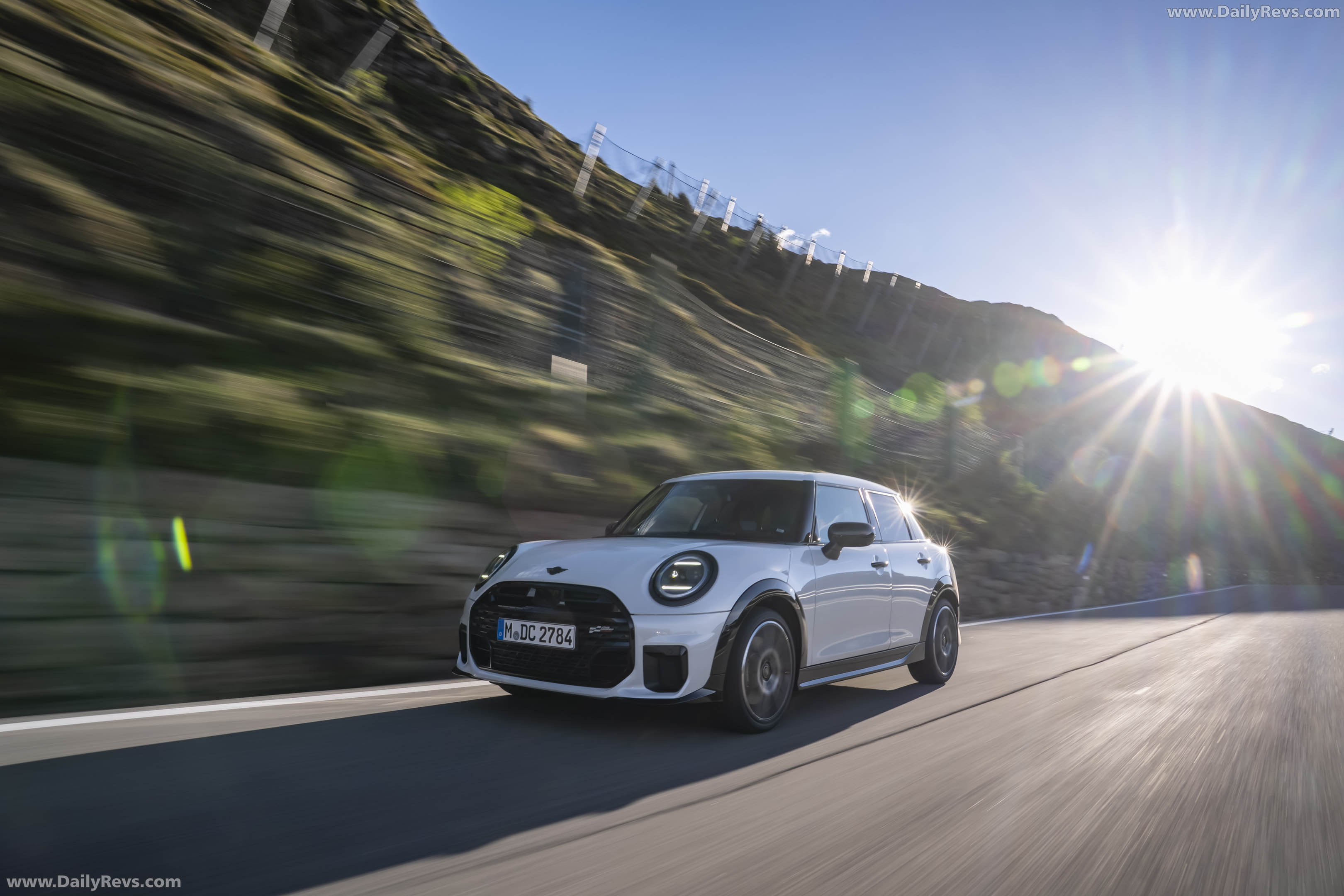 2026 MINI Cooper S 5-door Nanuq White Front View