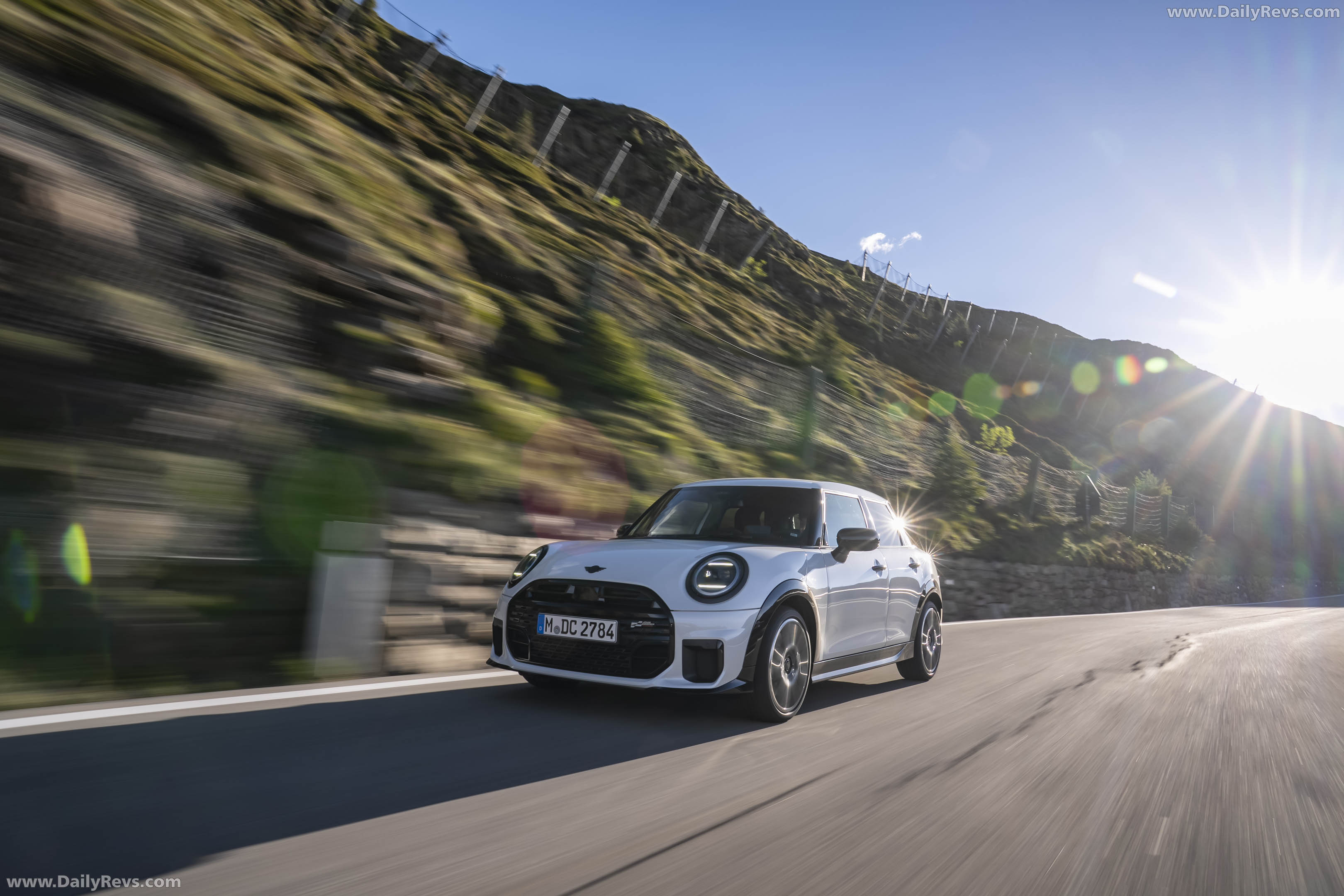 2026 MINI Cooper S 5-door Nanuq White Front View