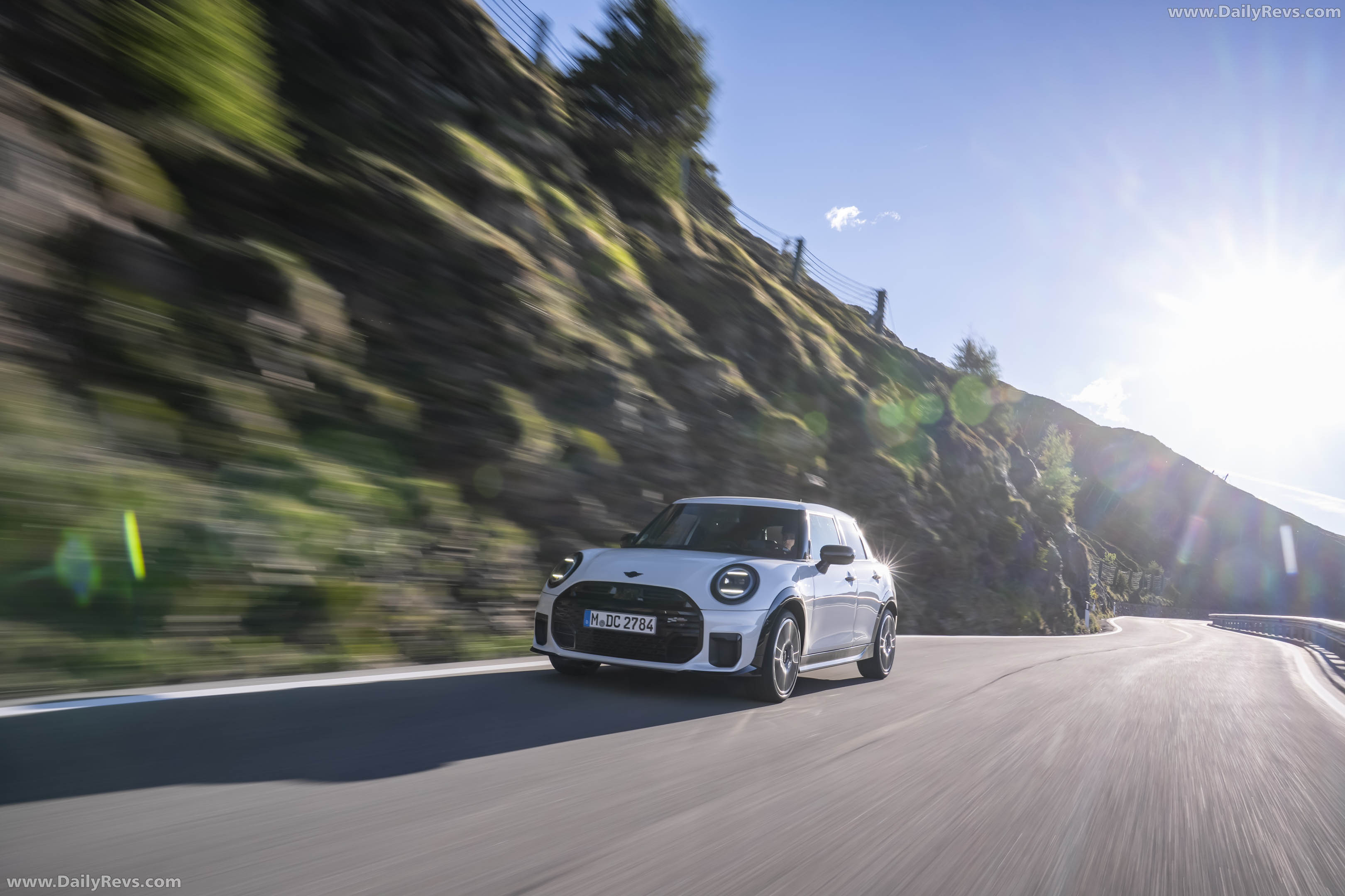 2026 MINI Cooper S 5-door Nanuq White Front View