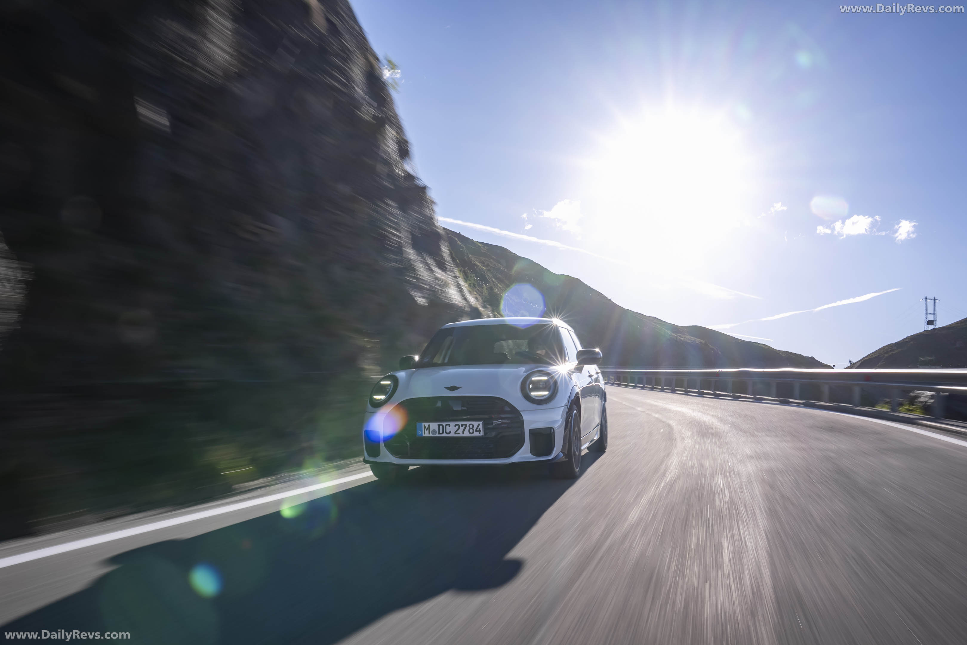 2026 MINI Cooper S 5-door Nanuq White Front View