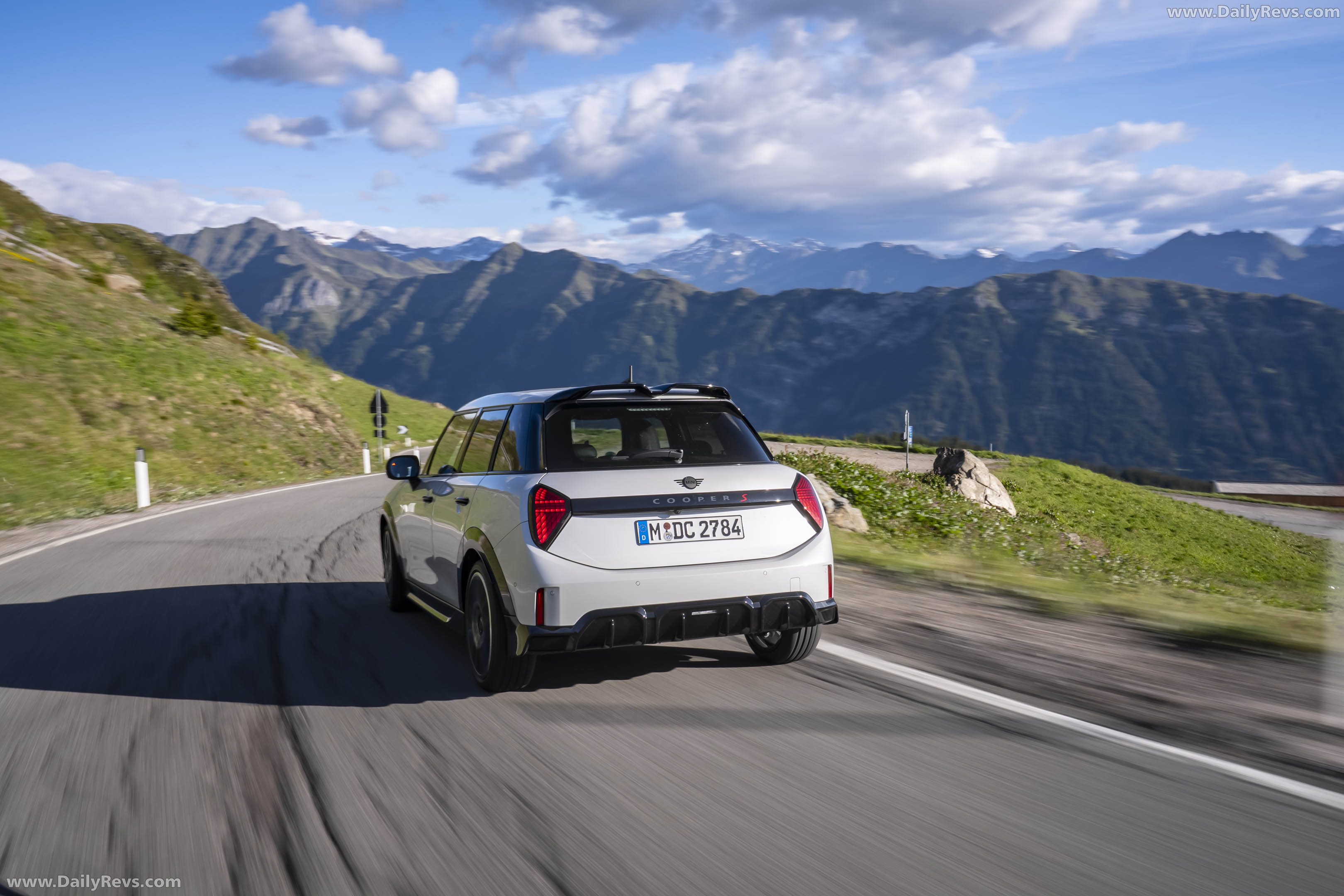 2026 MINI Cooper S 5-door Nanuq White Rear View
