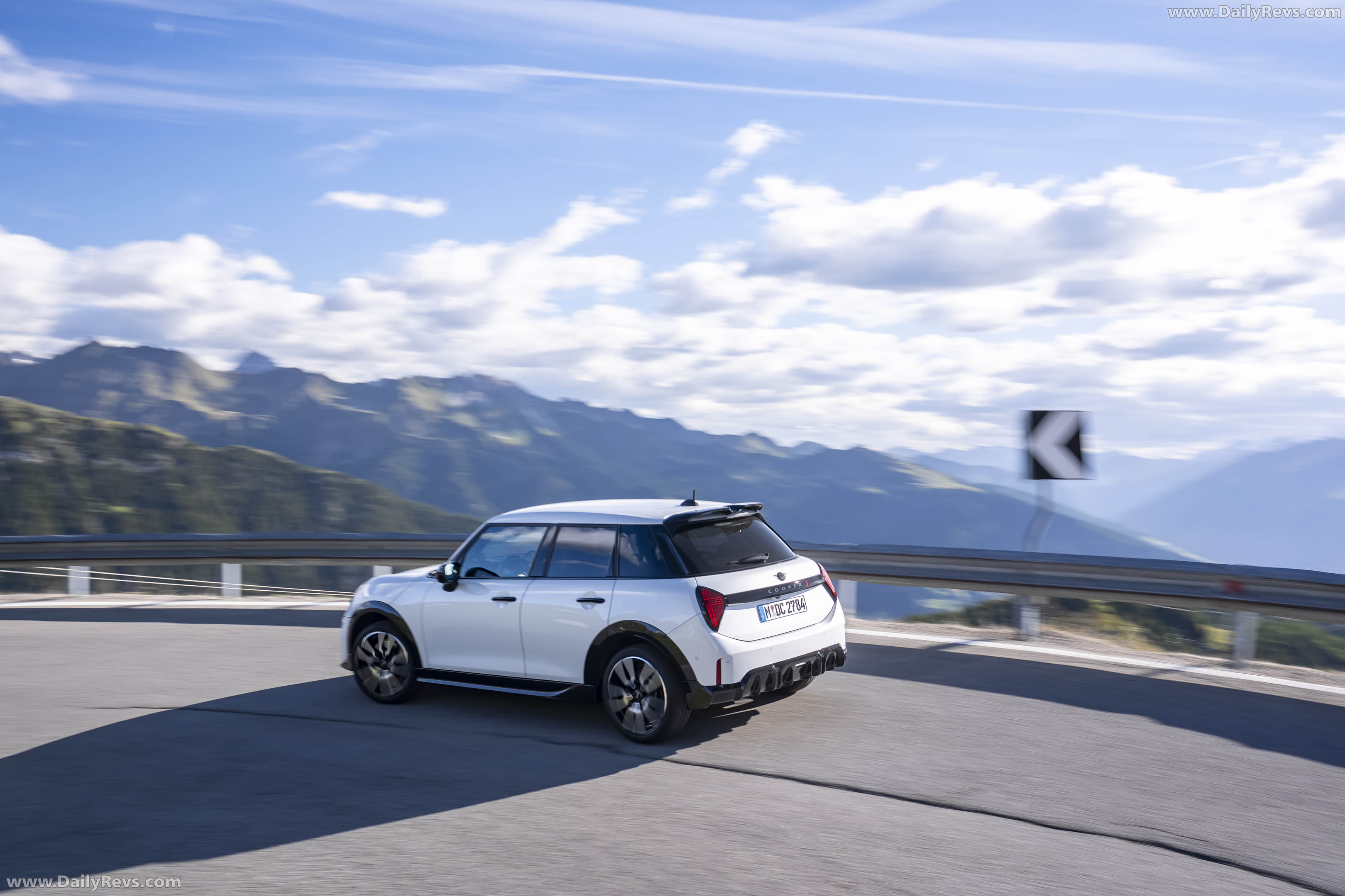 2026 MINI Cooper S 5-door Nanuq White Rear View