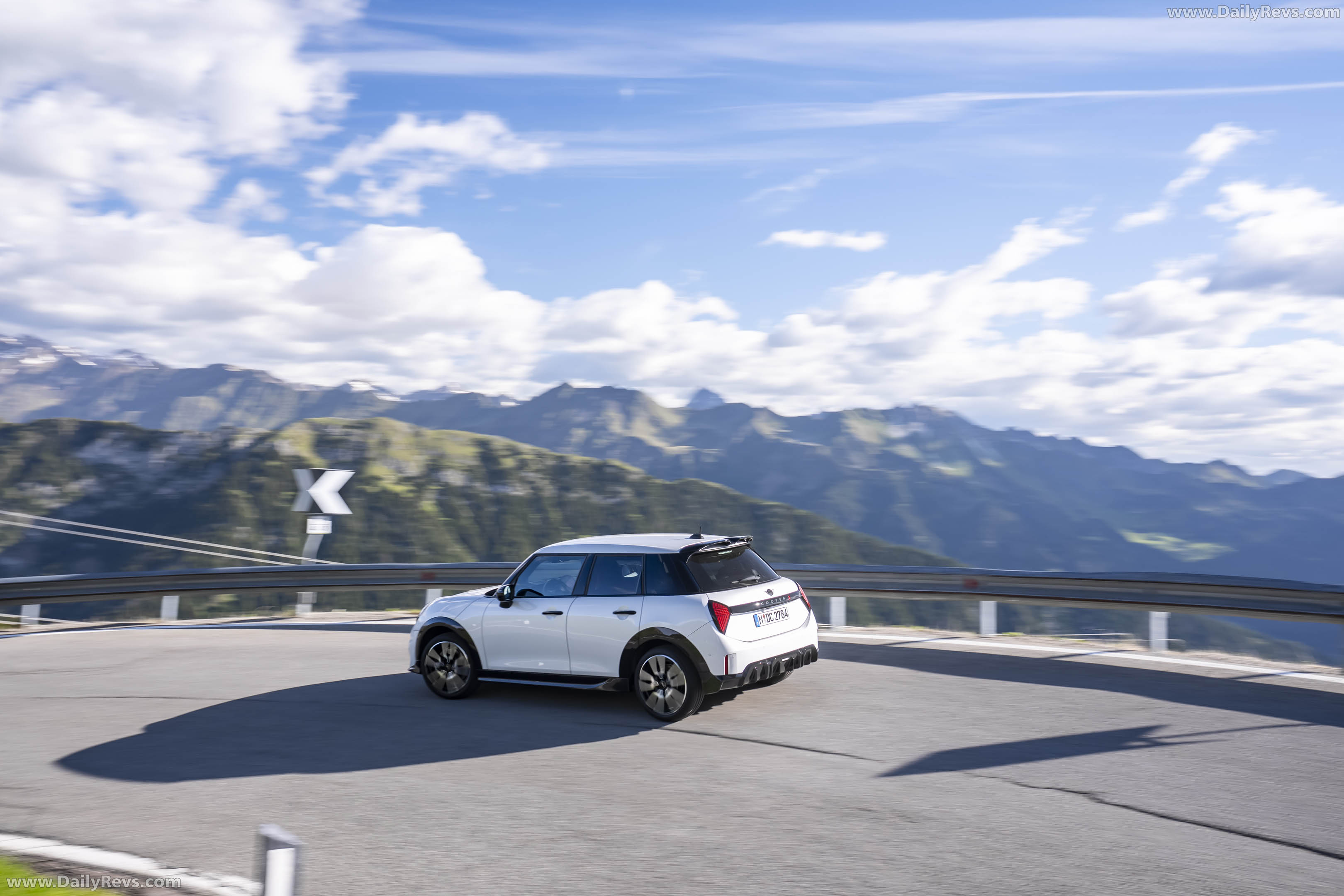 2026 MINI Cooper S 5-door Nanuq White Rear View
