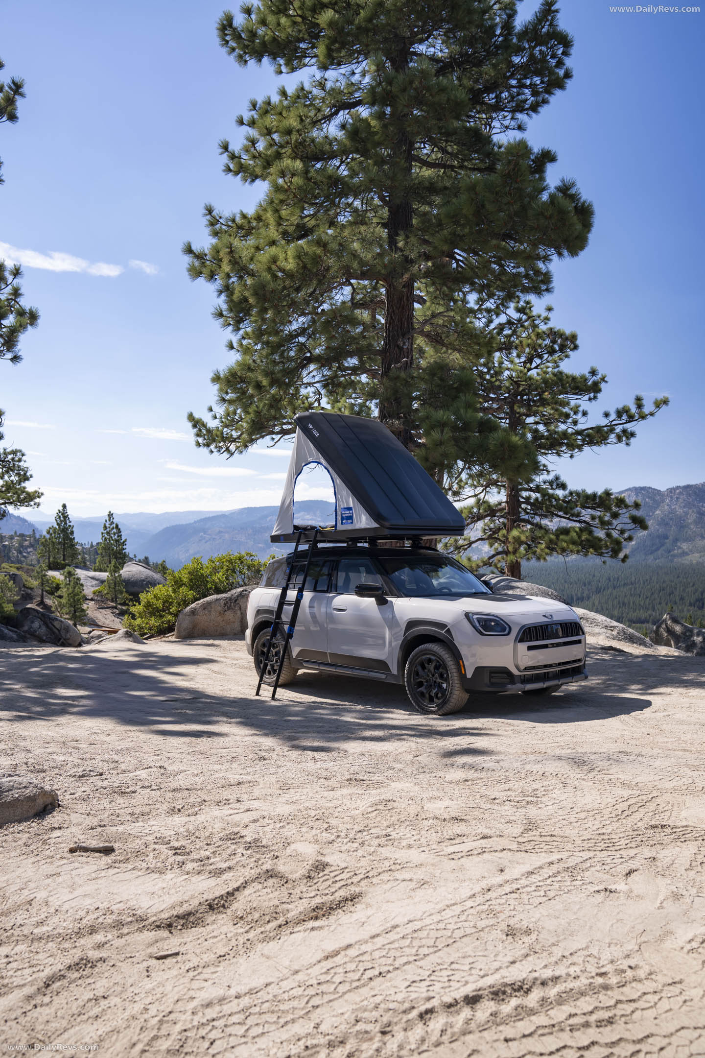 2026 MINI Countryman Untamed Edition Hideaway Grey Front View