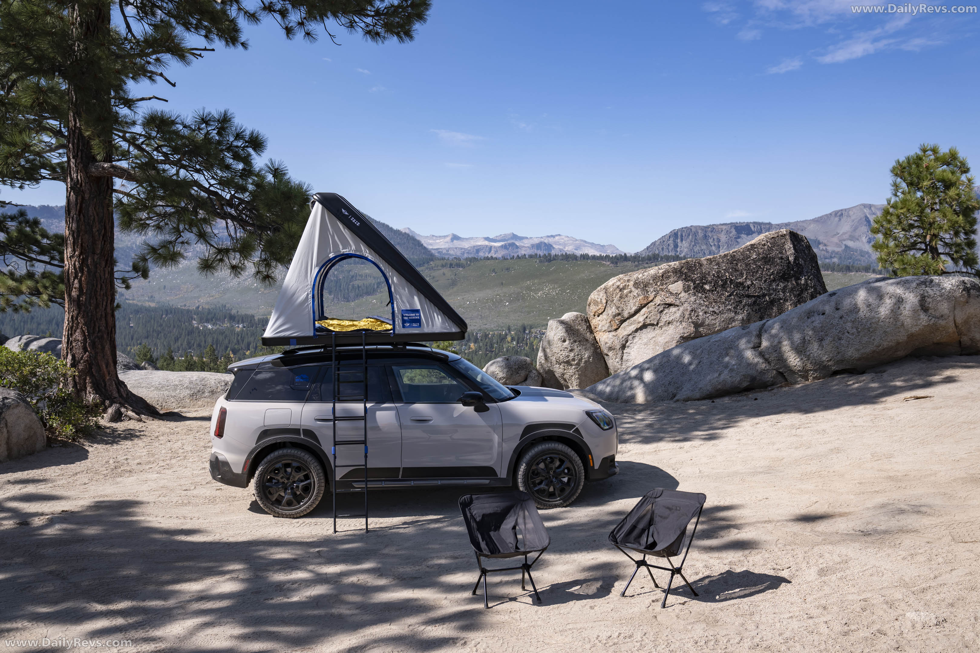 2026 MINI Countryman Untamed Edition Hideaway Grey Side View