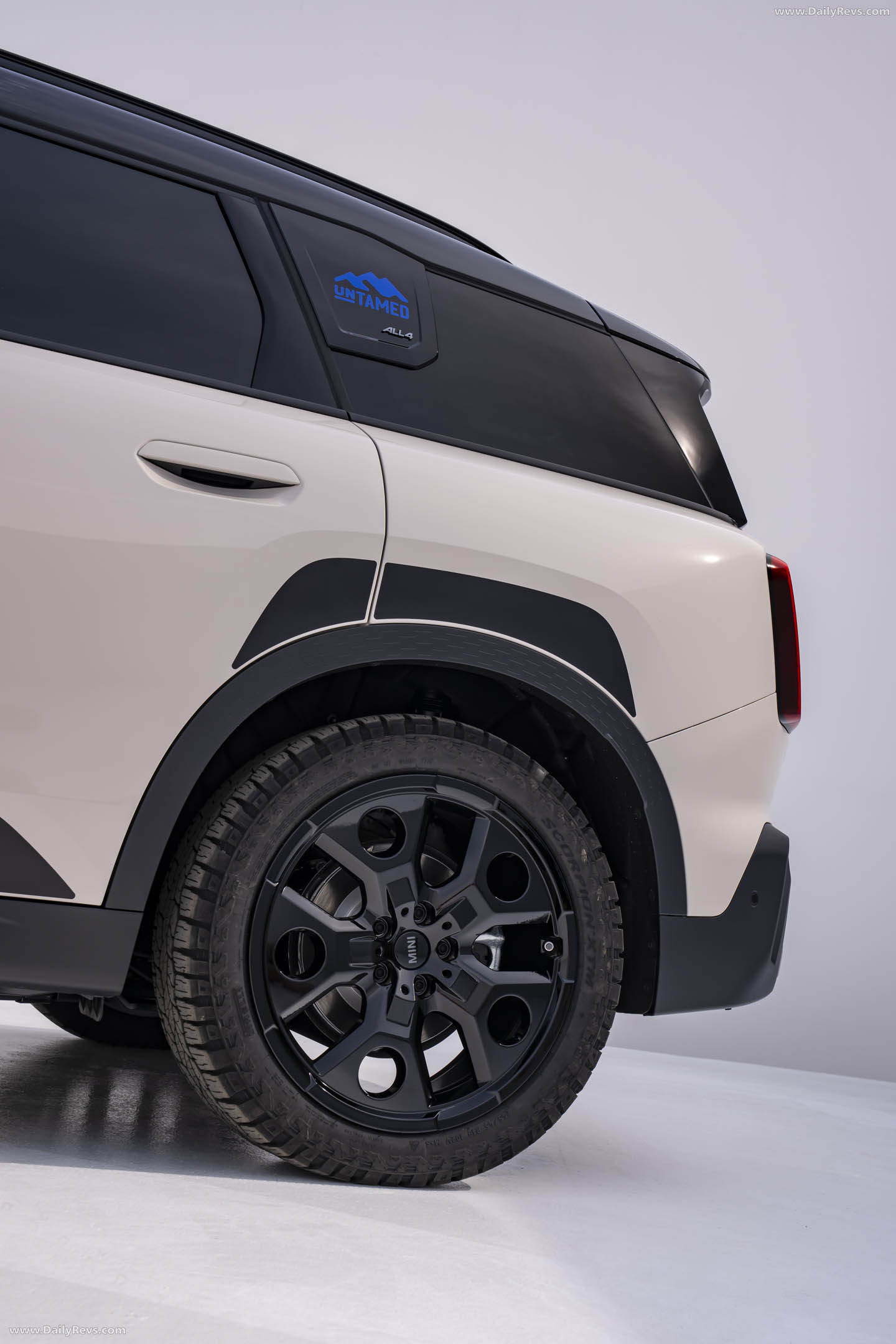 2026 MINI Countryman Untamed Edition Hideaway Grey Exterior