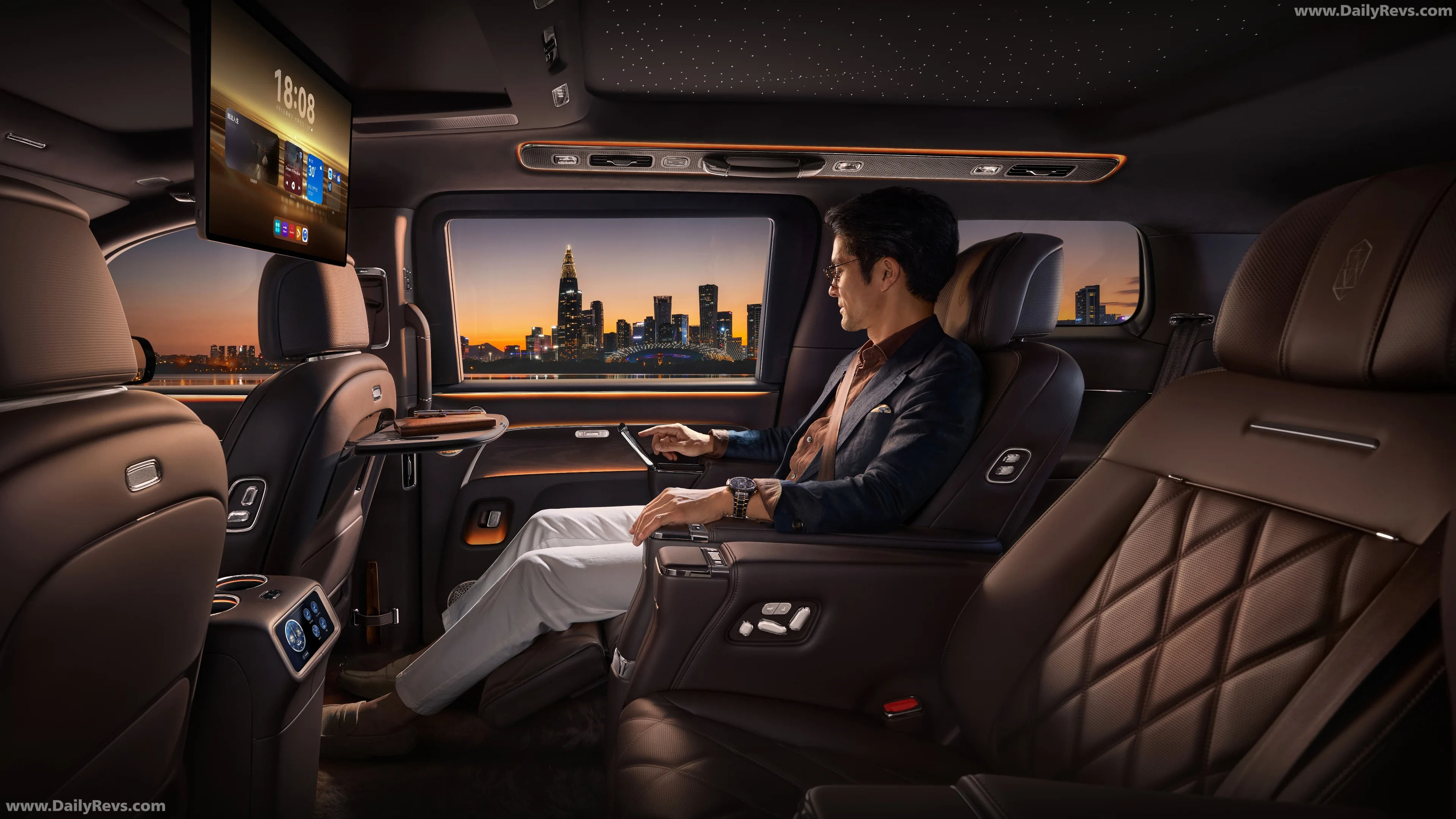 2026 Maextro V800 Interior