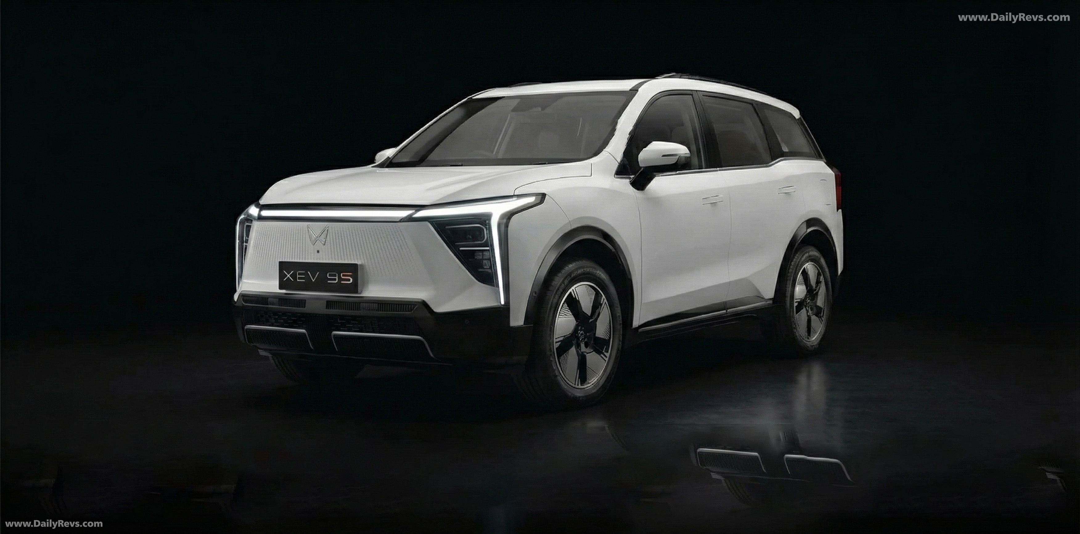 2026 Mahindra Motors XEV 9S Front View