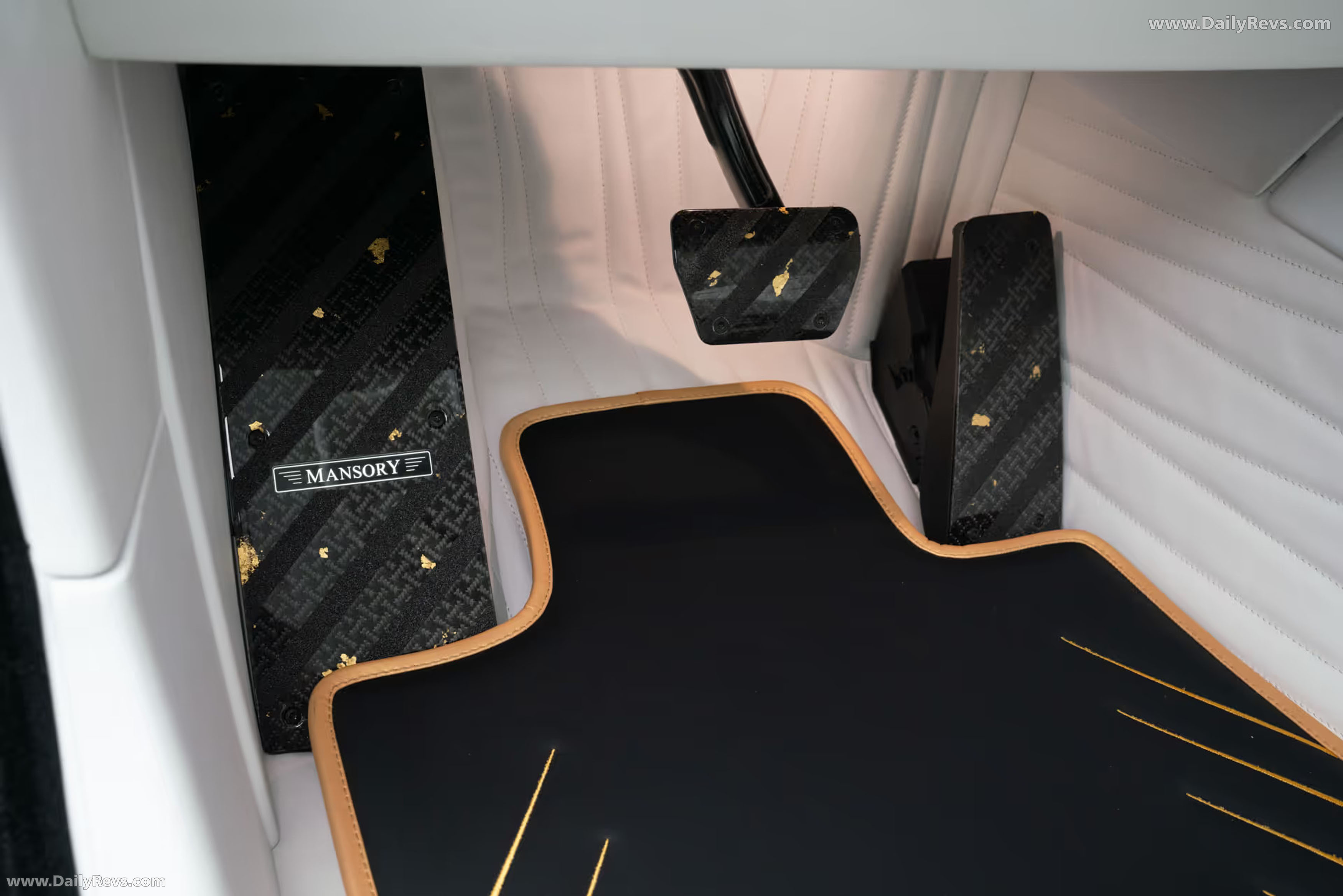 2026 Mansory Equista Linea dOro Interior