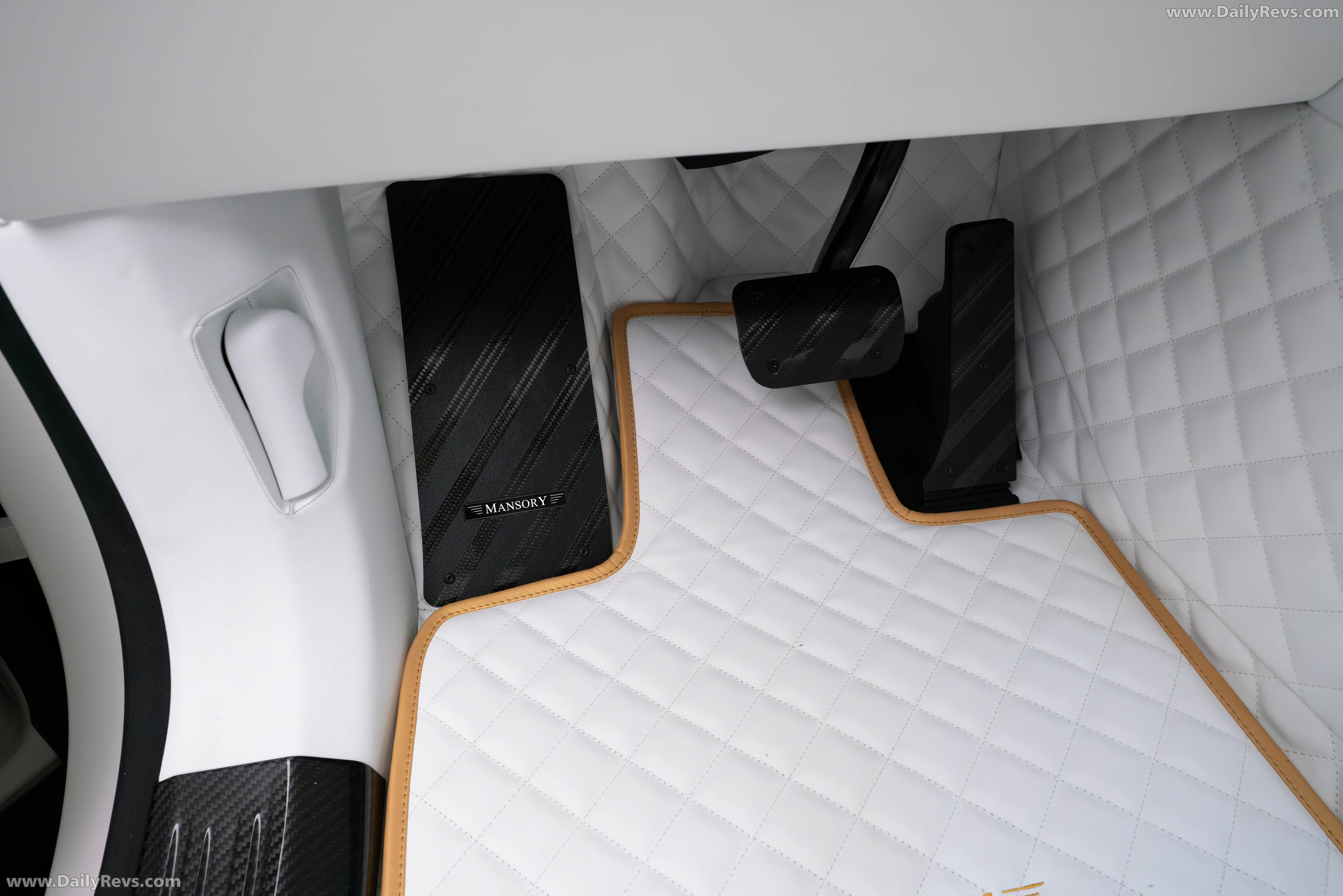 2026 Mansory Zeekr 9X Interior
