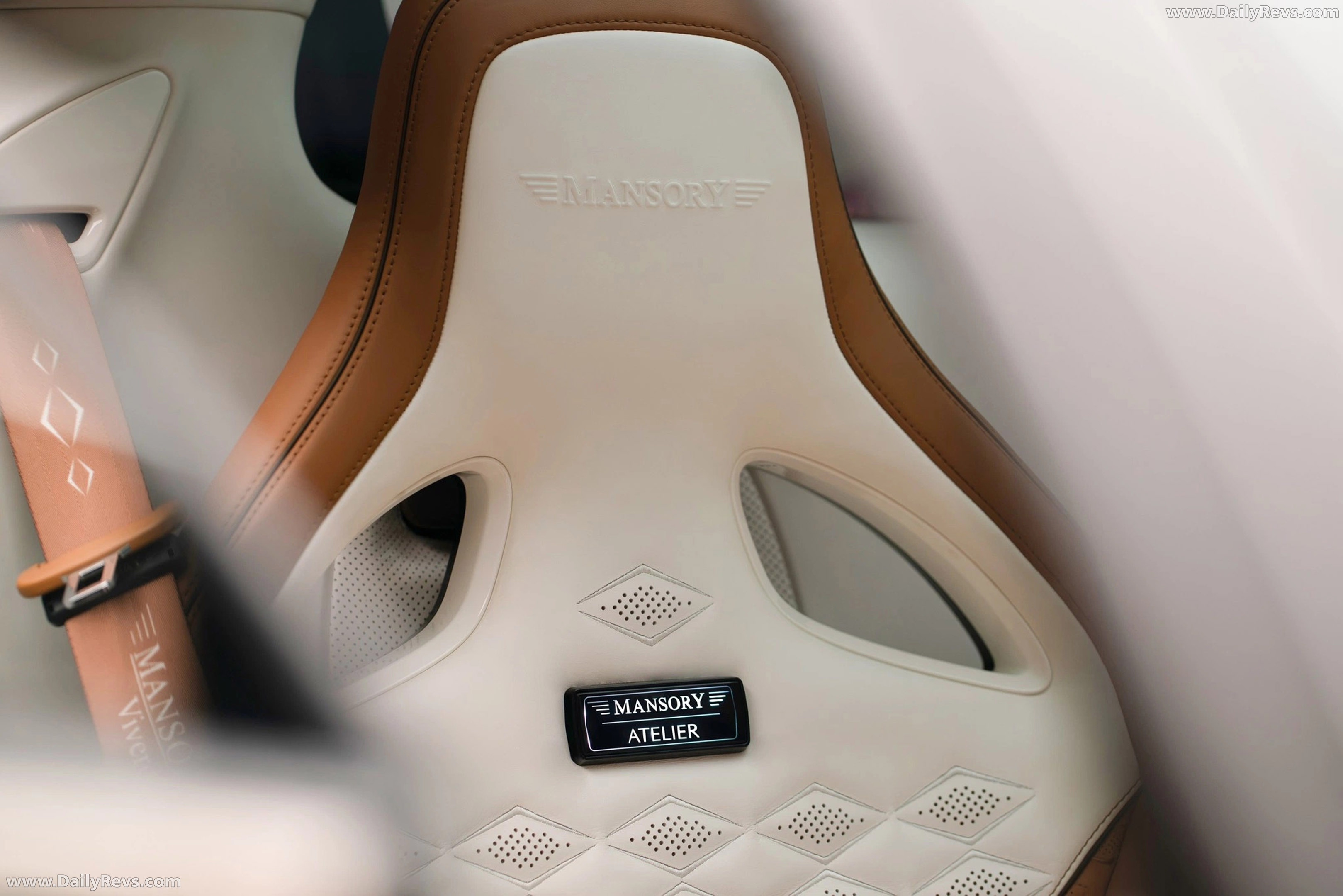 2026 Mansory Vivere Interior