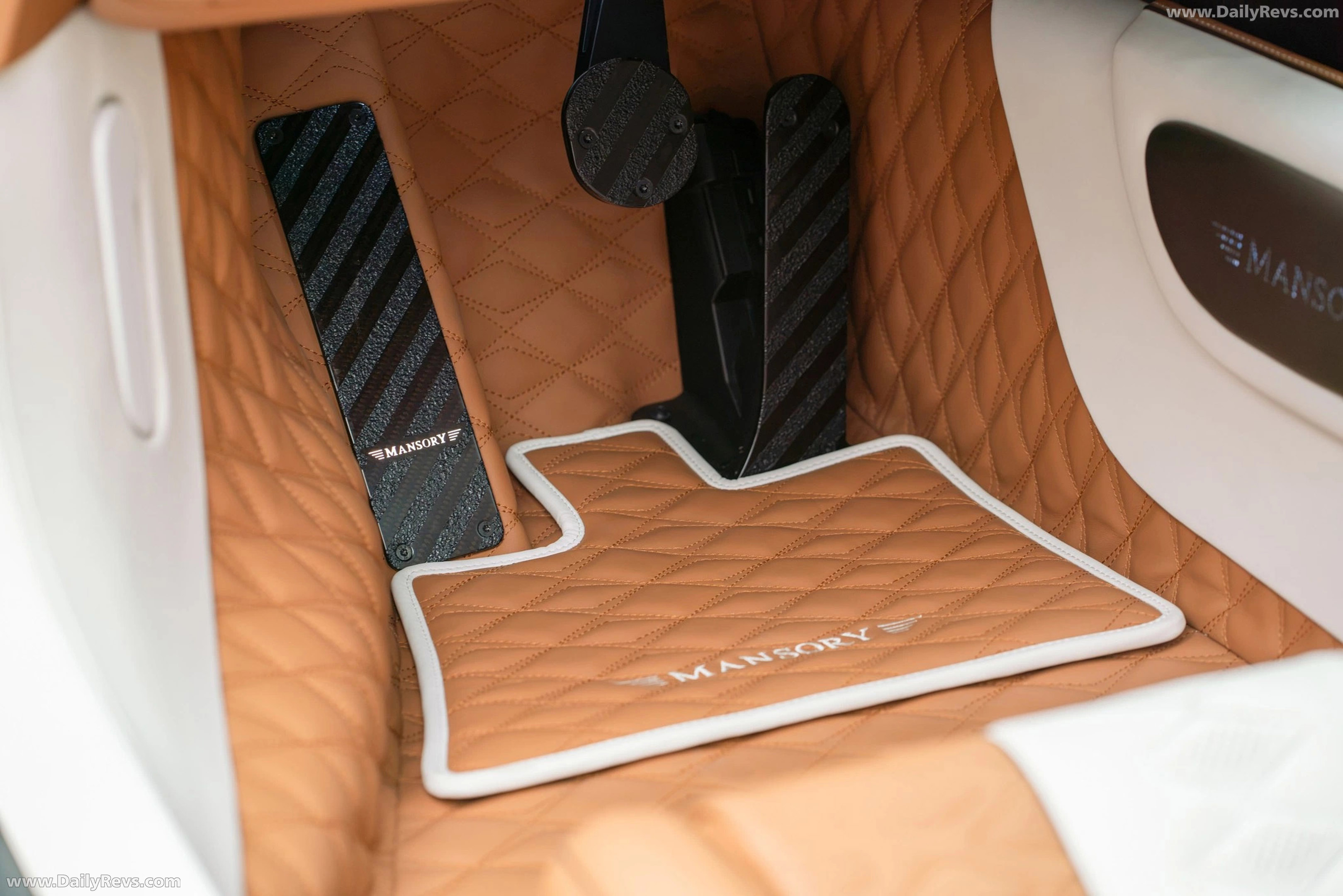 2026 Mansory Vivere Interior