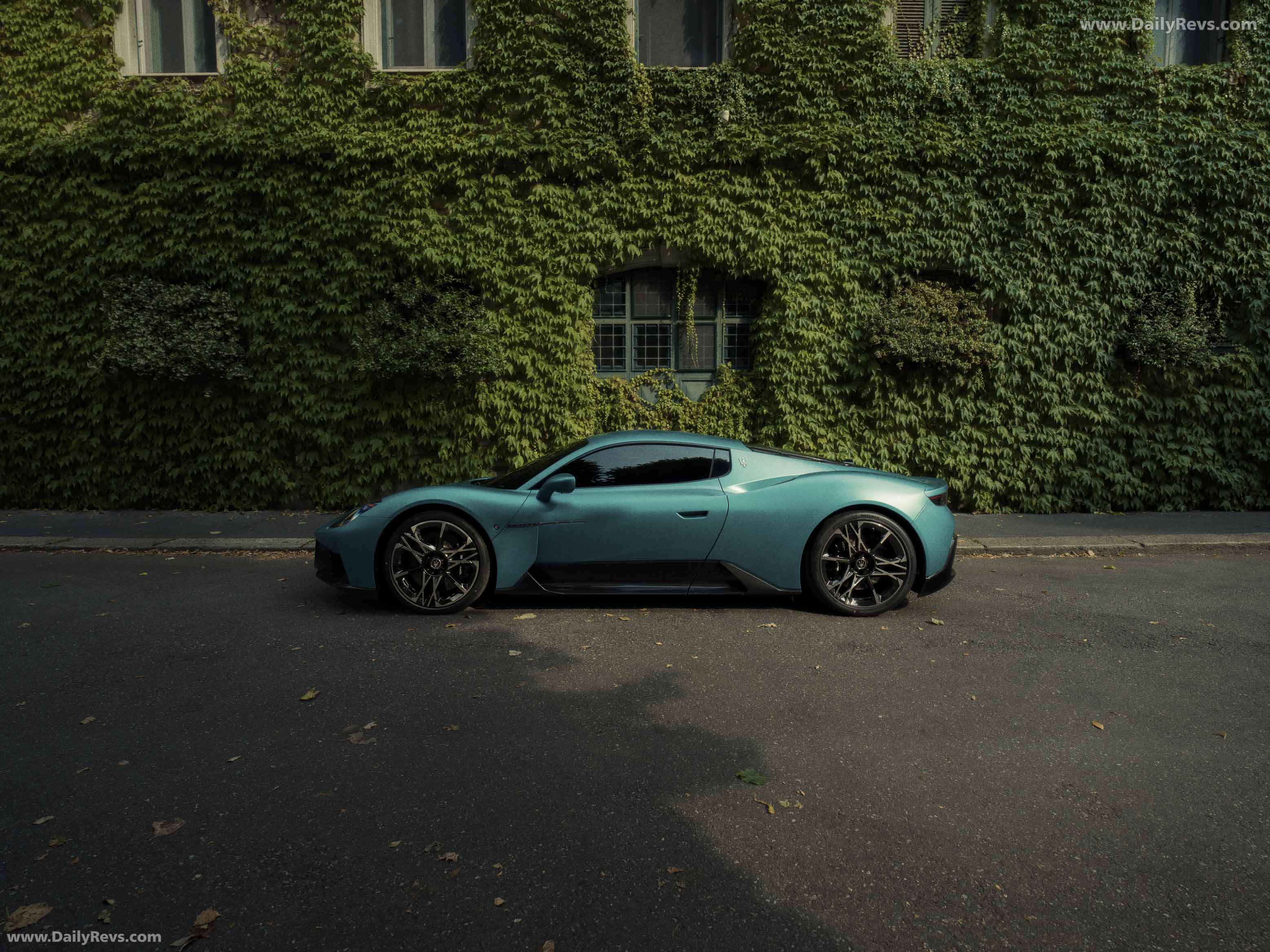 2026 Maserati MCPURA Side View