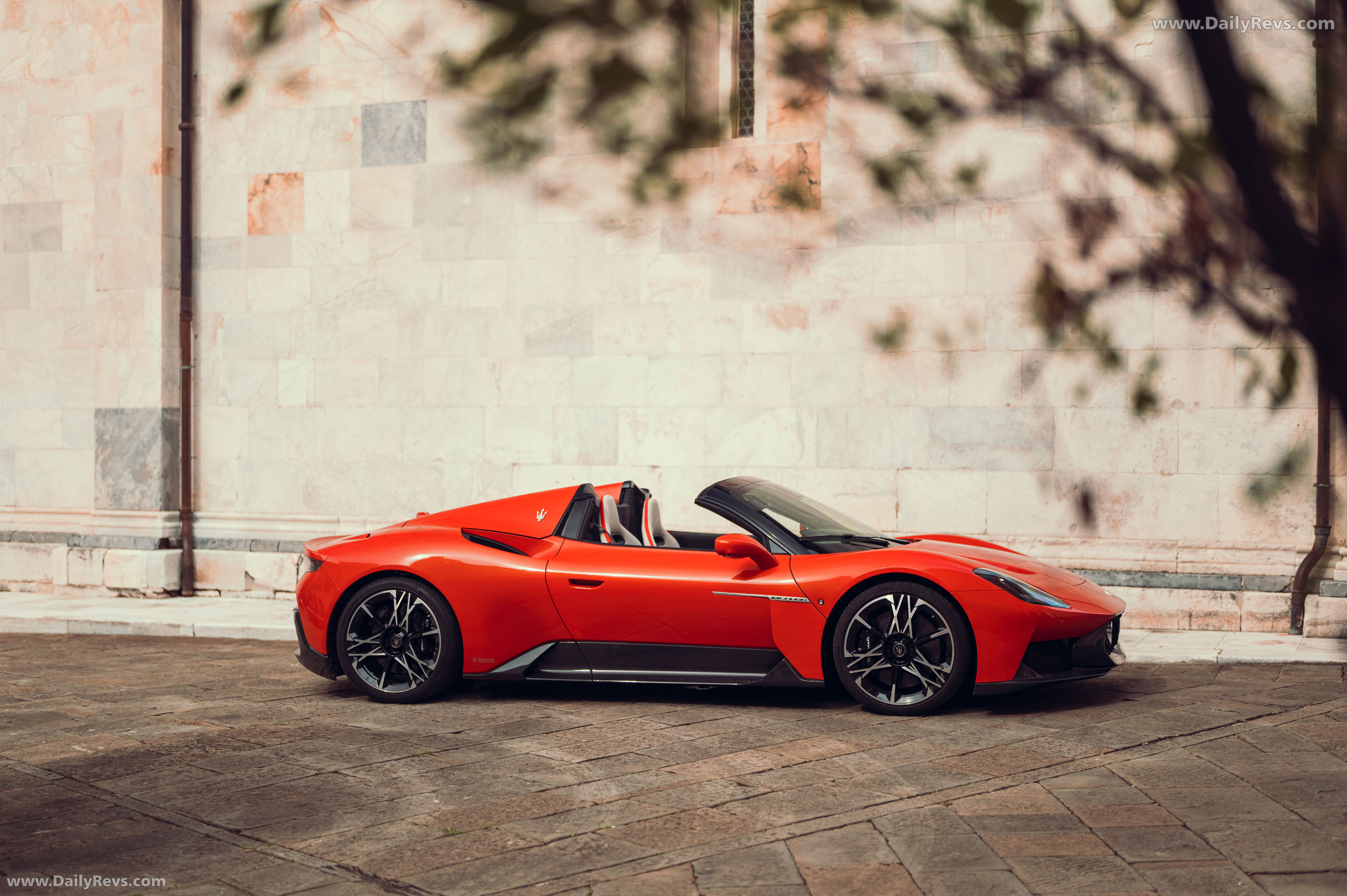 2026 Maserati MCPURA Cielo Devil Orange Side View