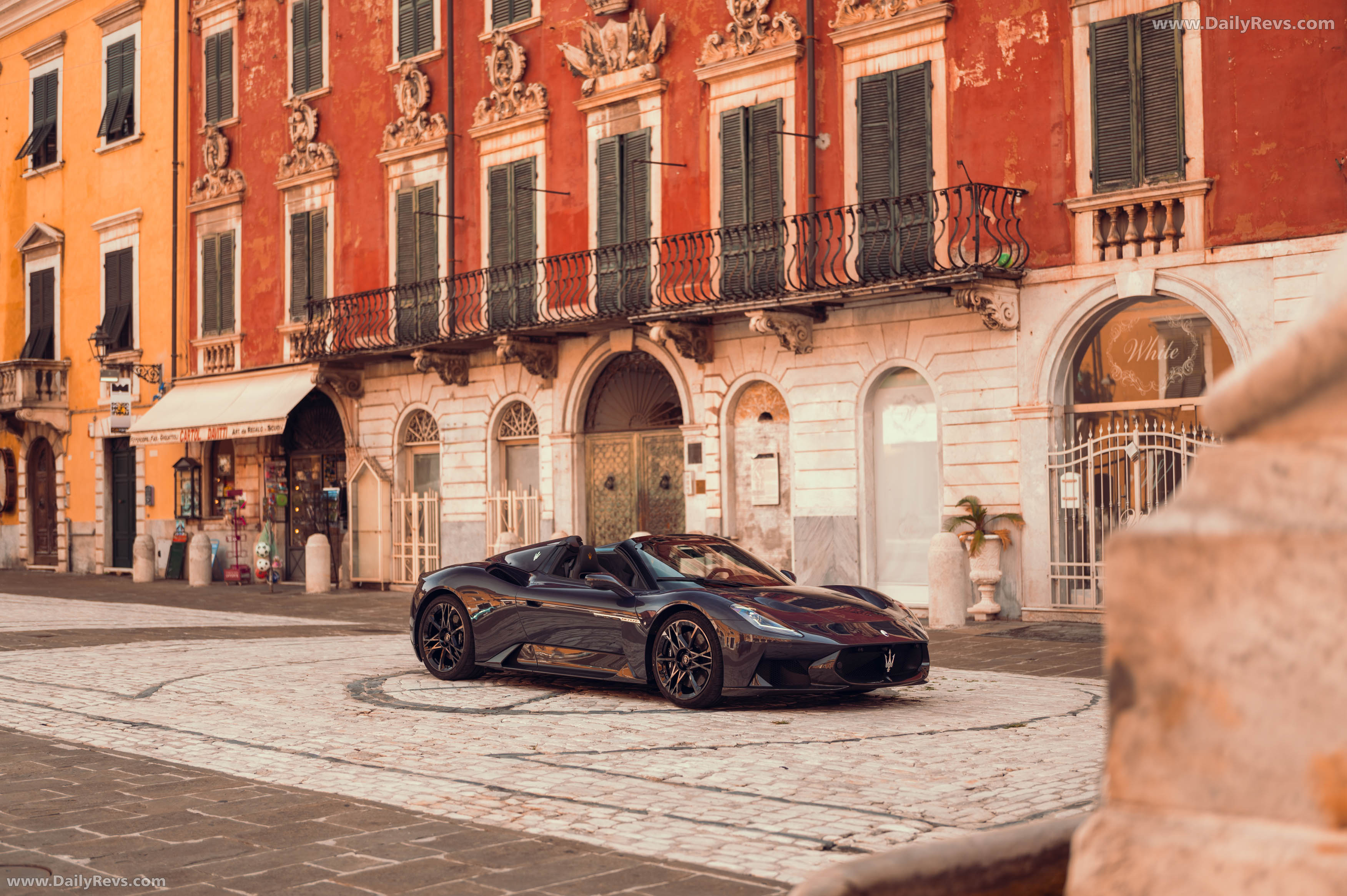 2026 Maserati MCPURA Cielo Night Interaction Front View