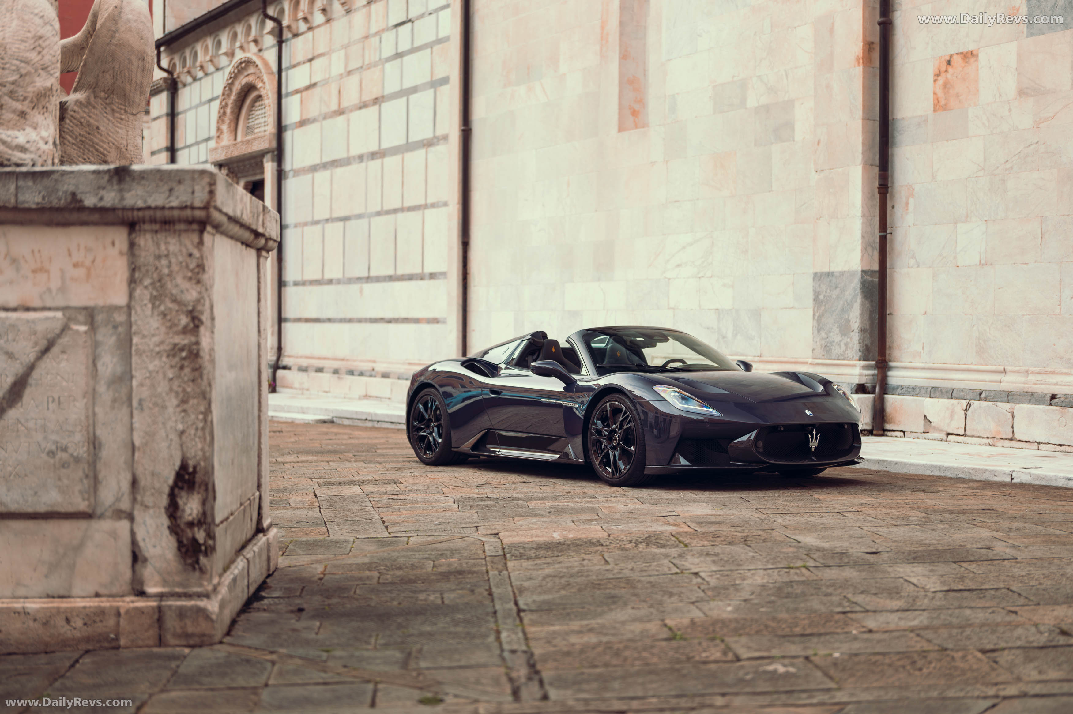 2026 Maserati MCPURA Cielo Night Interaction Front View