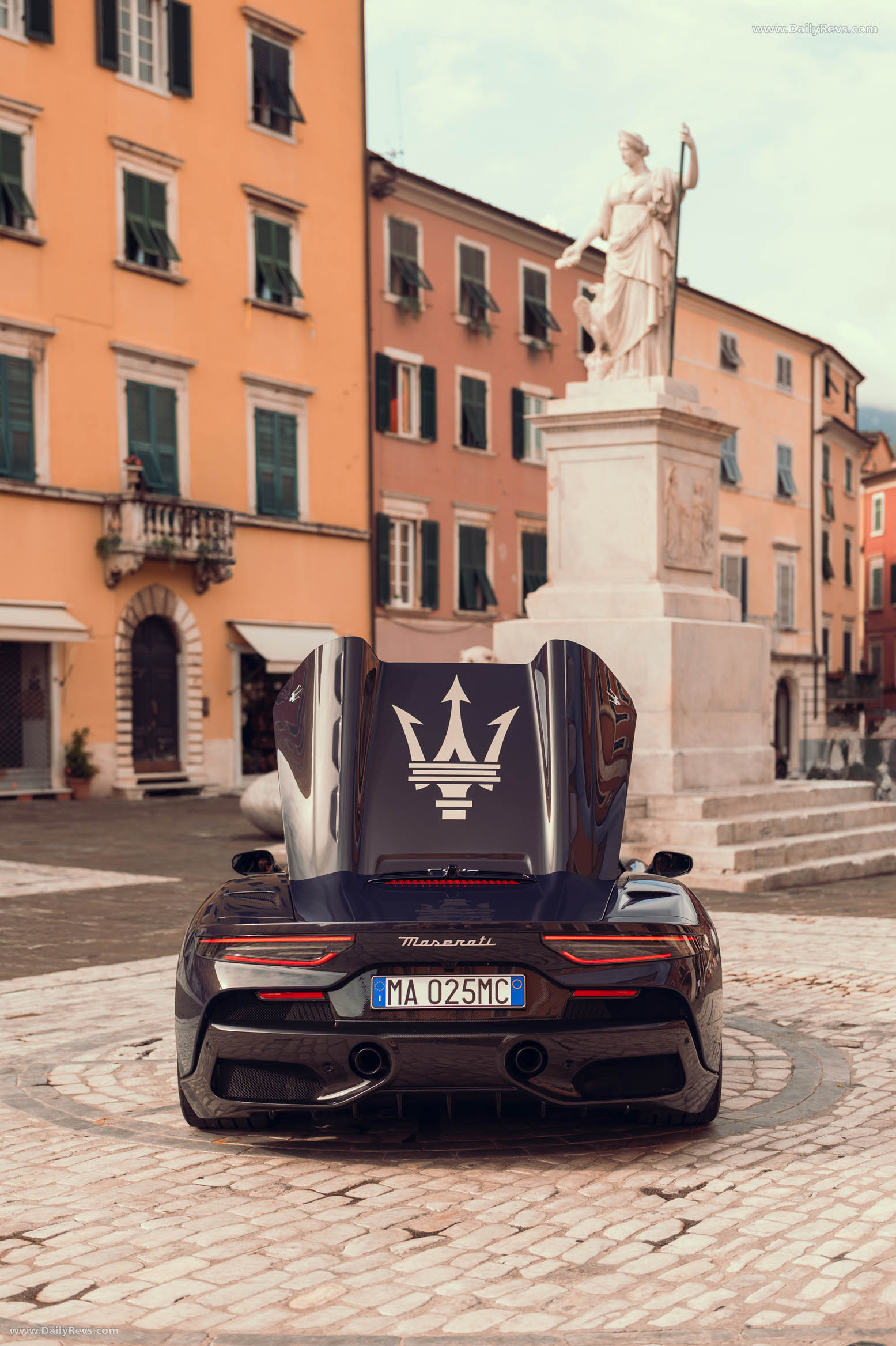 2026 Maserati MCPURA Cielo Night Interaction Rear View