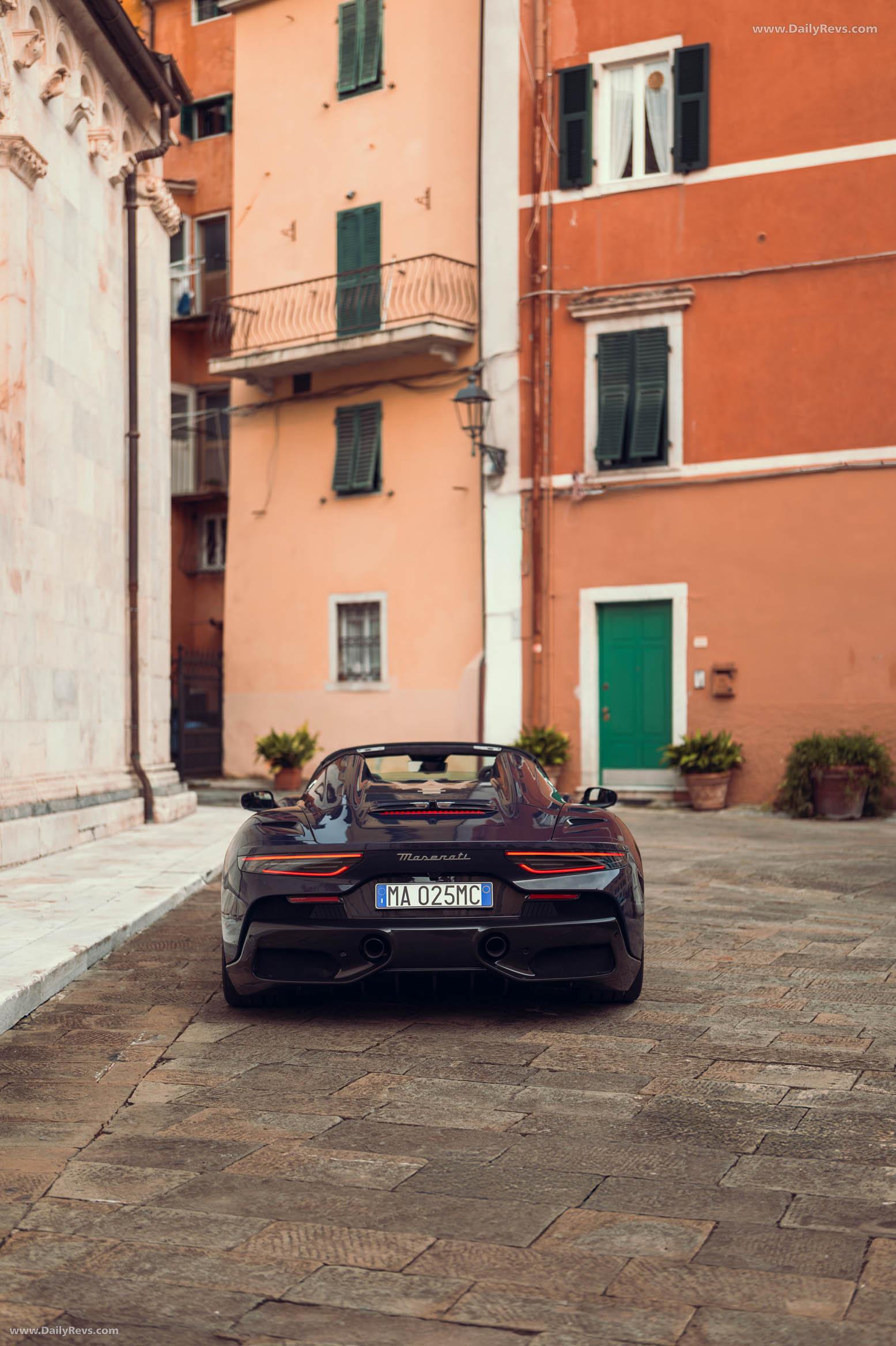 2026 Maserati MCPURA Cielo Night Interaction Rear View