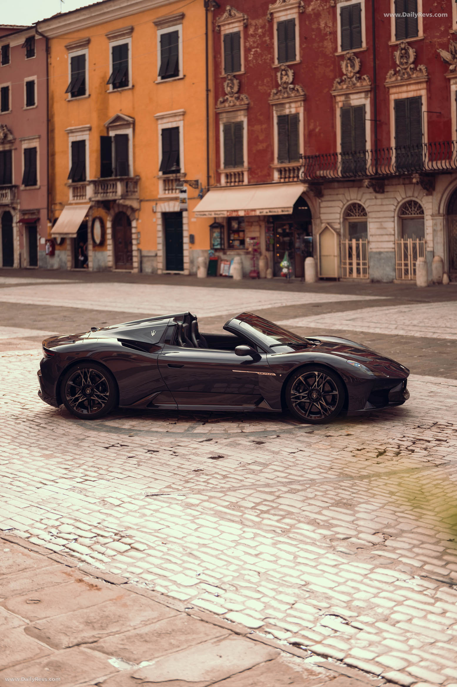 2026 Maserati MCPURA Cielo Night Interaction Side View