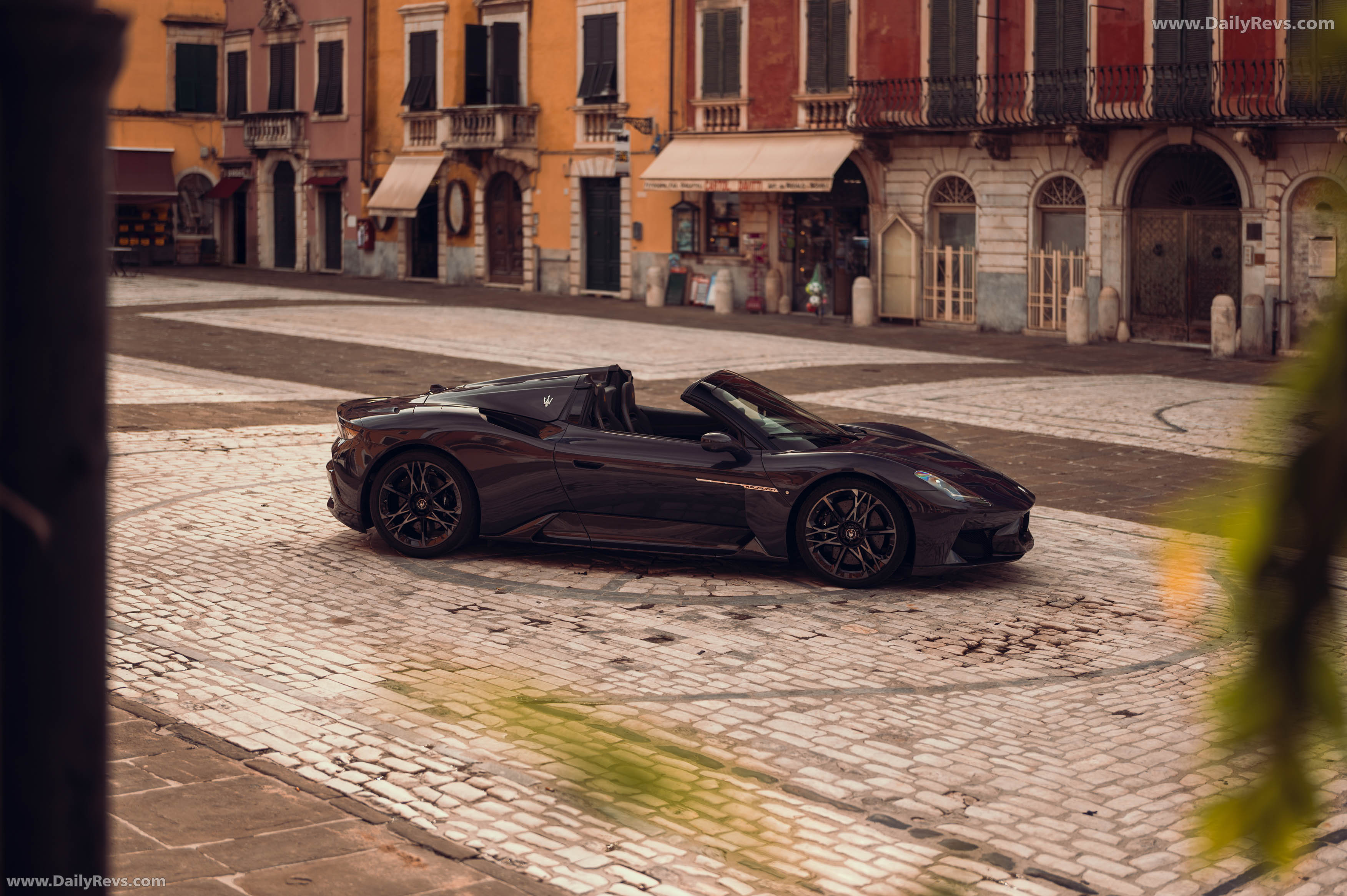 2026 Maserati MCPURA Cielo Night Interaction Side View