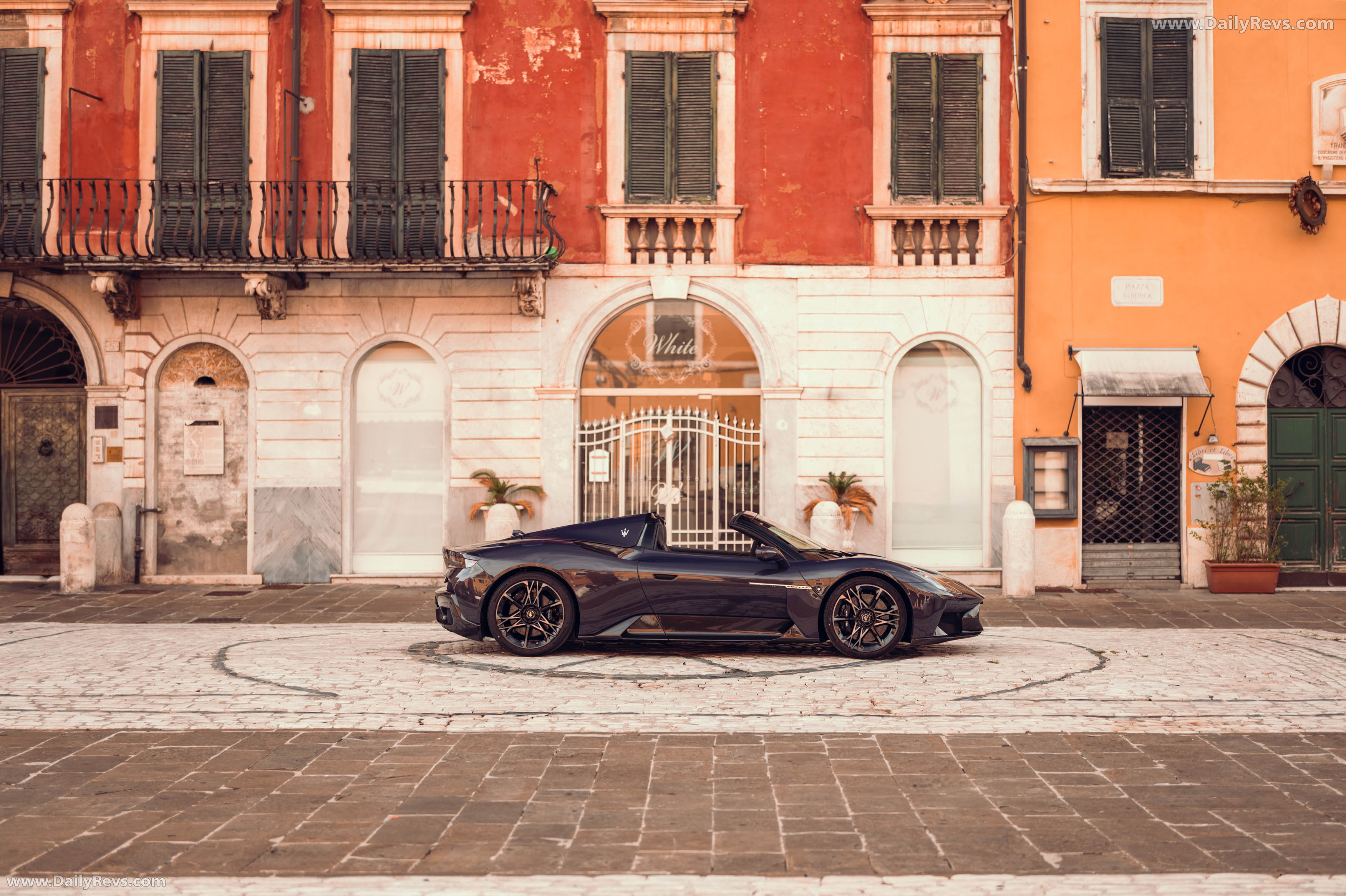 2026 Maserati MCPURA Cielo Night Interaction Side View