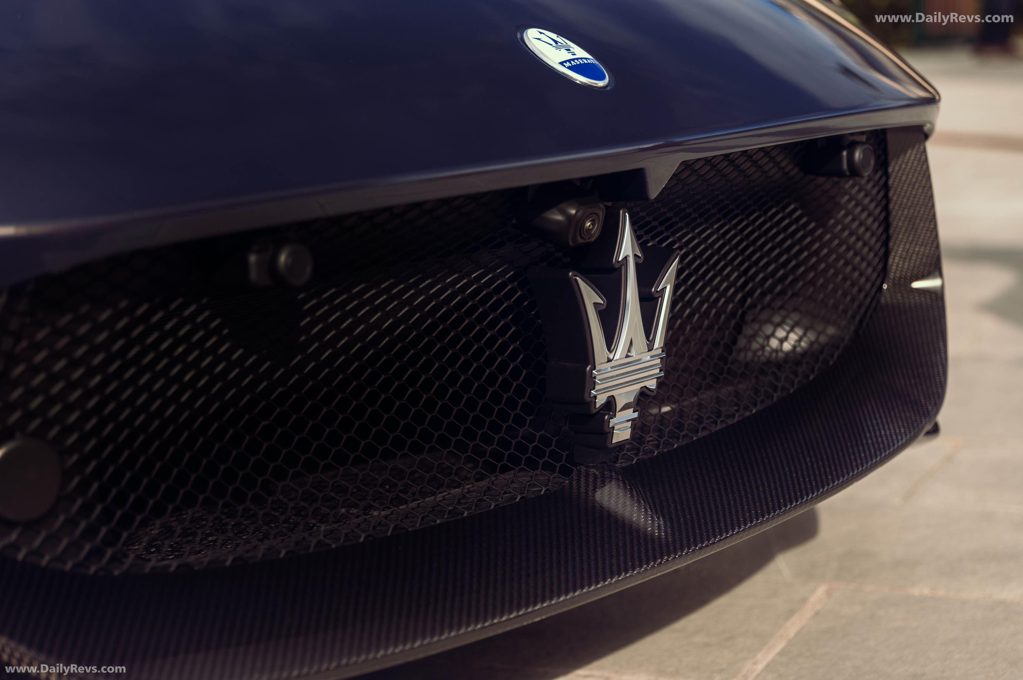 2026 Maserati MCPURA Cielo Night Interaction Exterior
