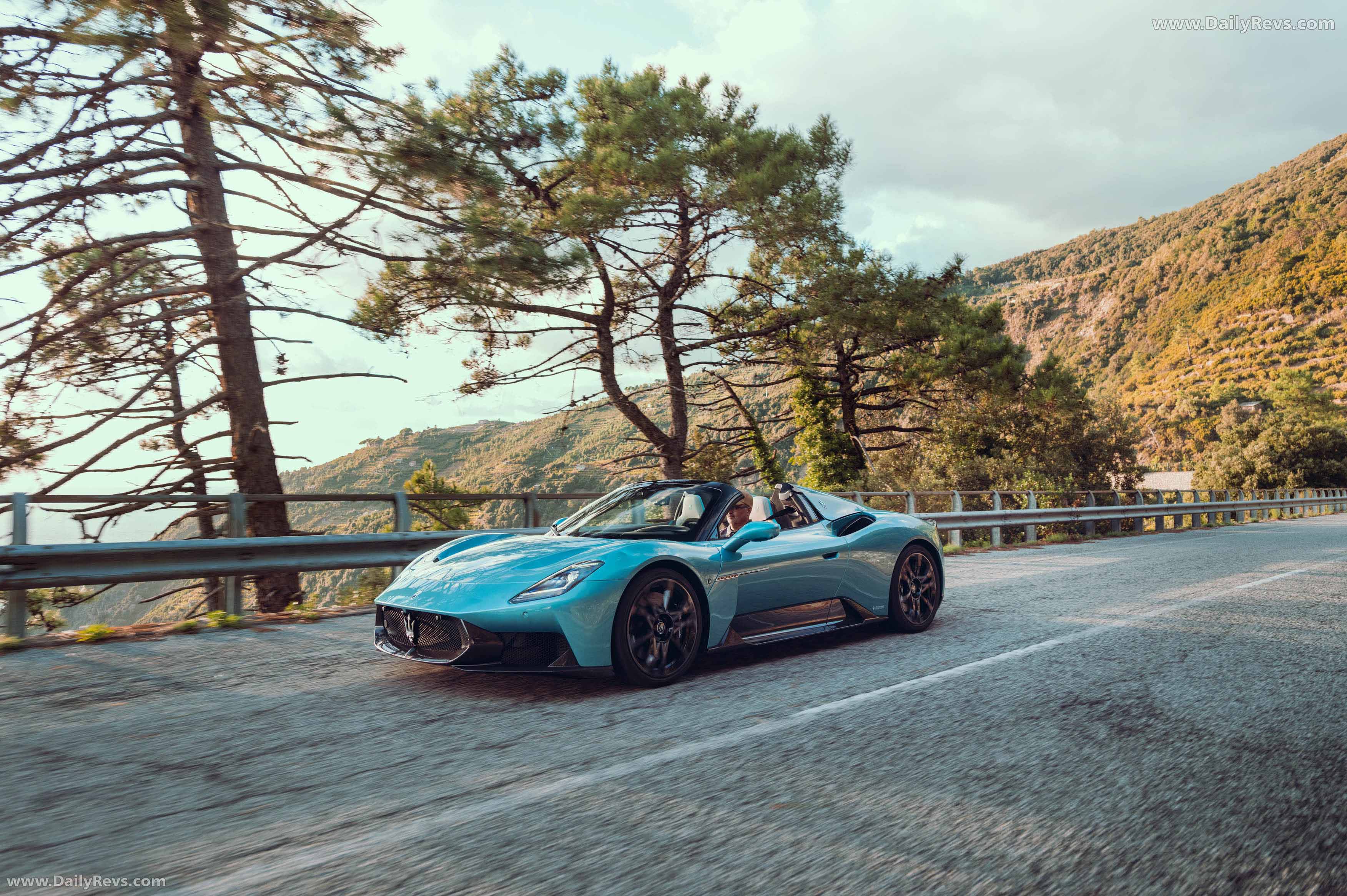 2026 Maserati MCPURA Cielo AI AQUA Rainbow Front View