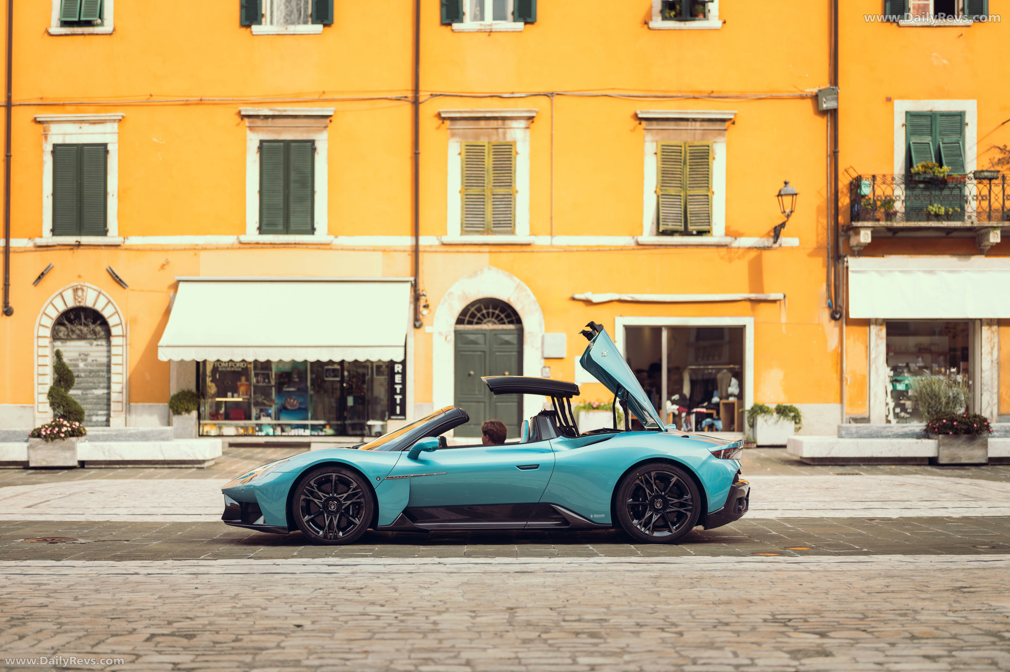 2026 Maserati MCPURA Cielo AI AQUA Rainbow Side View