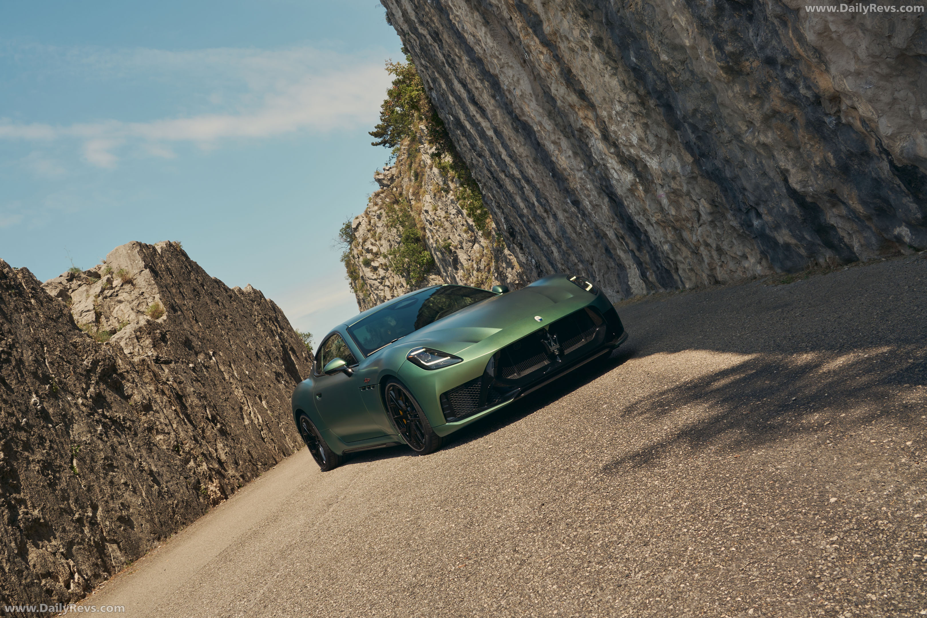 2027 Maserati GranTurismo Trofeo Green Jupiter Front View