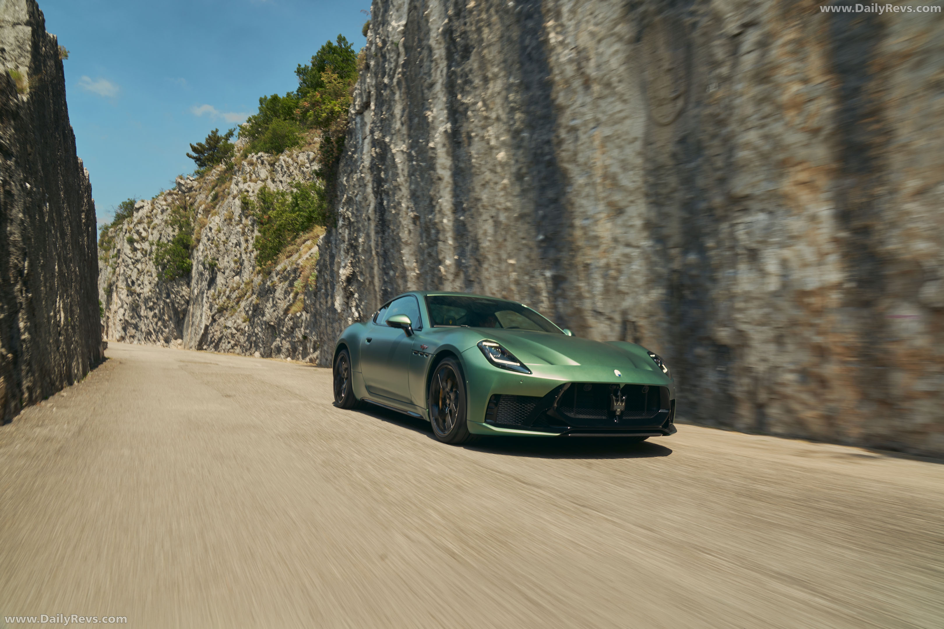 2027 Maserati GranTurismo Trofeo Green Jupiter Front View