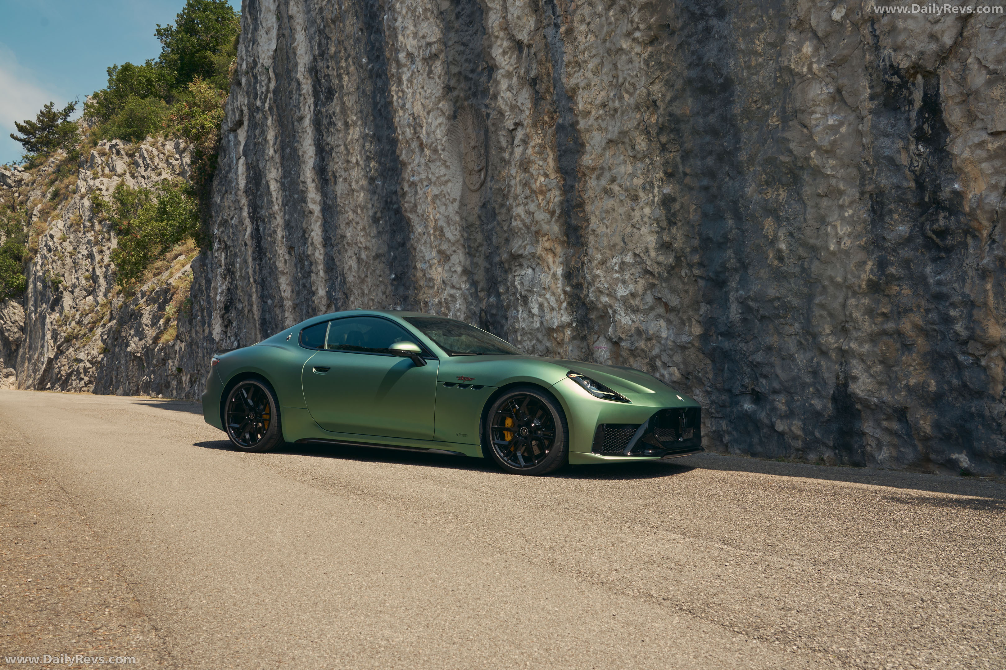 2027 Maserati GranTurismo Trofeo Green Jupiter Side View